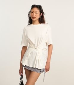 Camiseta Alongada em Algodão com Piercing Aplicado