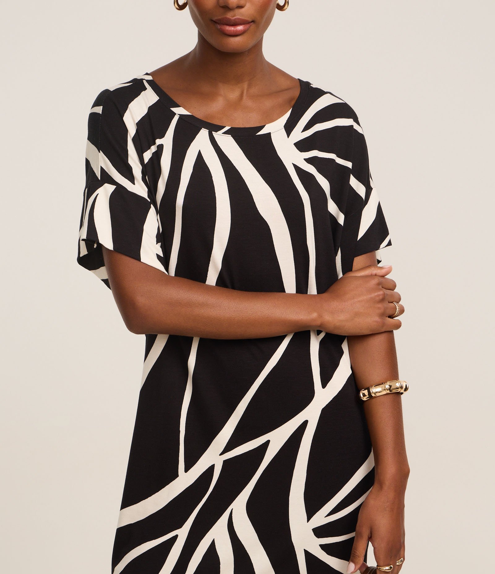 Vestido Reto Midi em Viscose com Estampa Abstrata Bicolor 5