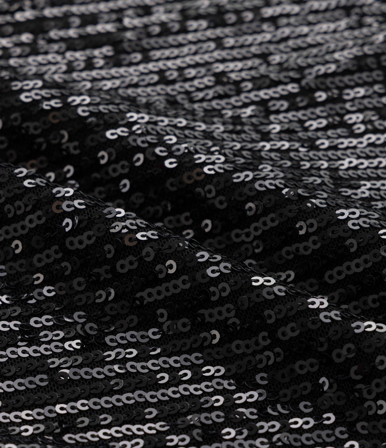 Blusa em Paetê com Decote Degagê Curve & Plus Size Preto 6