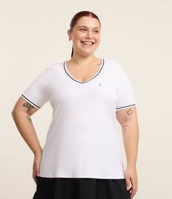 Camiseta Alongada Esportiva em Tecnologia Dry com Gola em V Curve & Plus Size