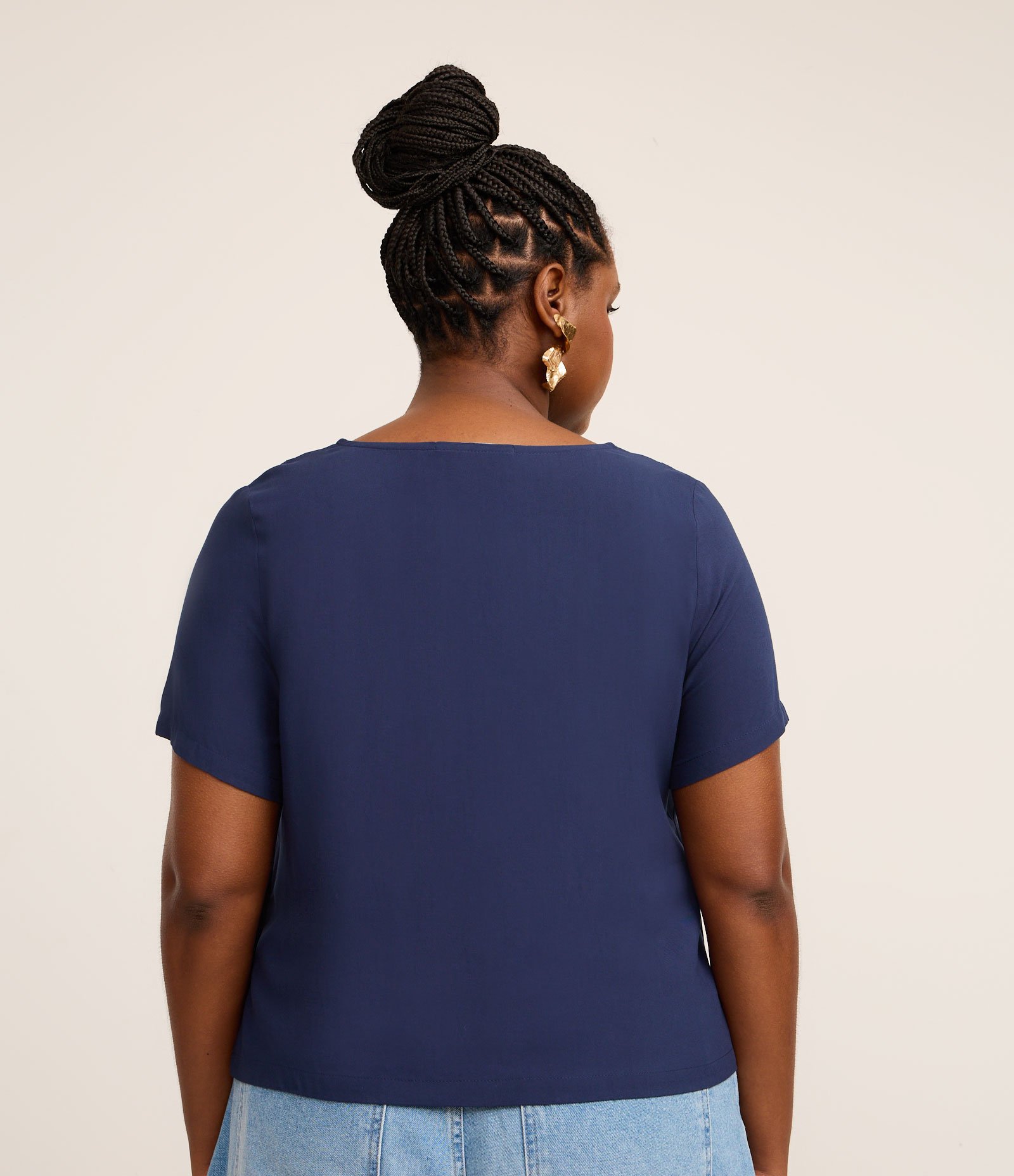 Blusa em Viscose com Decote em V Curve & Plus Size Azul 4