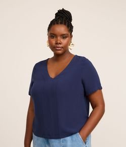 Blusa em Viscose com Decote em V Curve & Plus Size