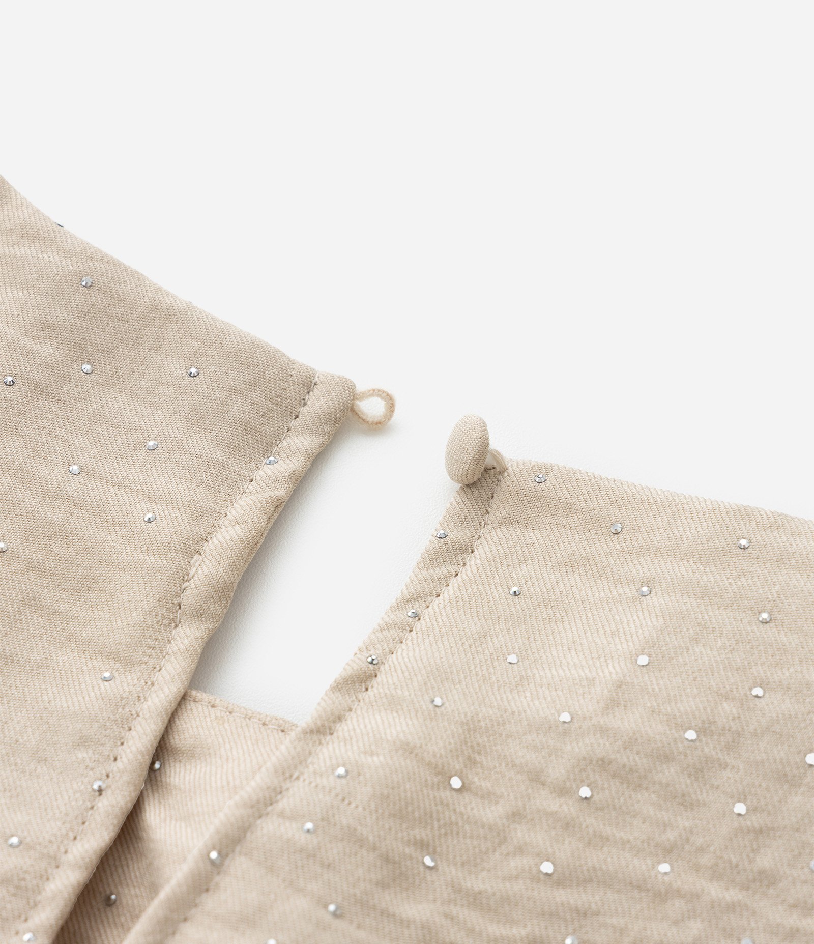 Blusa Regata Alongada em Crepe com Brilhos e Cinto de Amarração Curve & Plus Size Bege 8