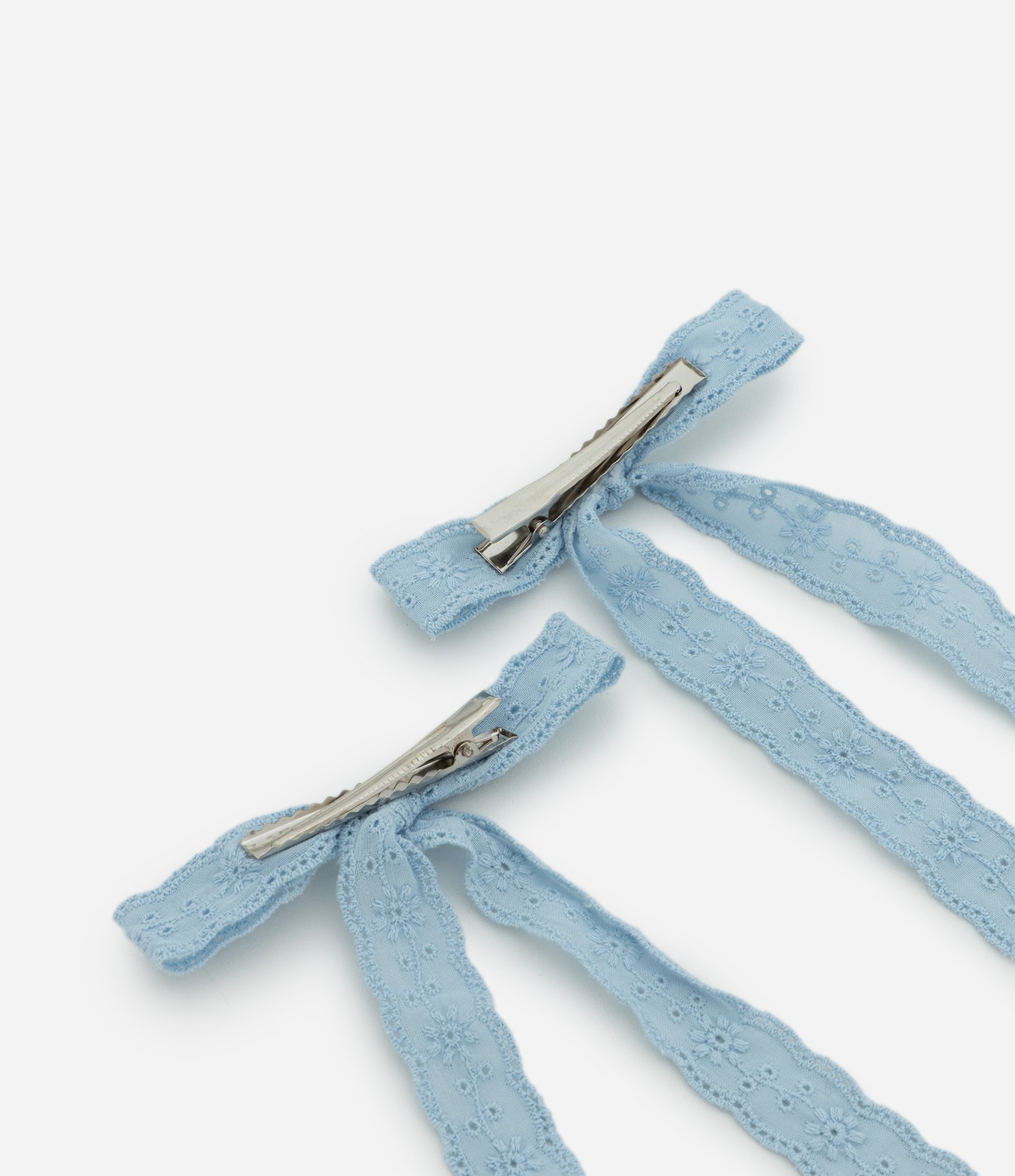 Presilha de Cabelo Rendada em Formato de Laço Azul 3