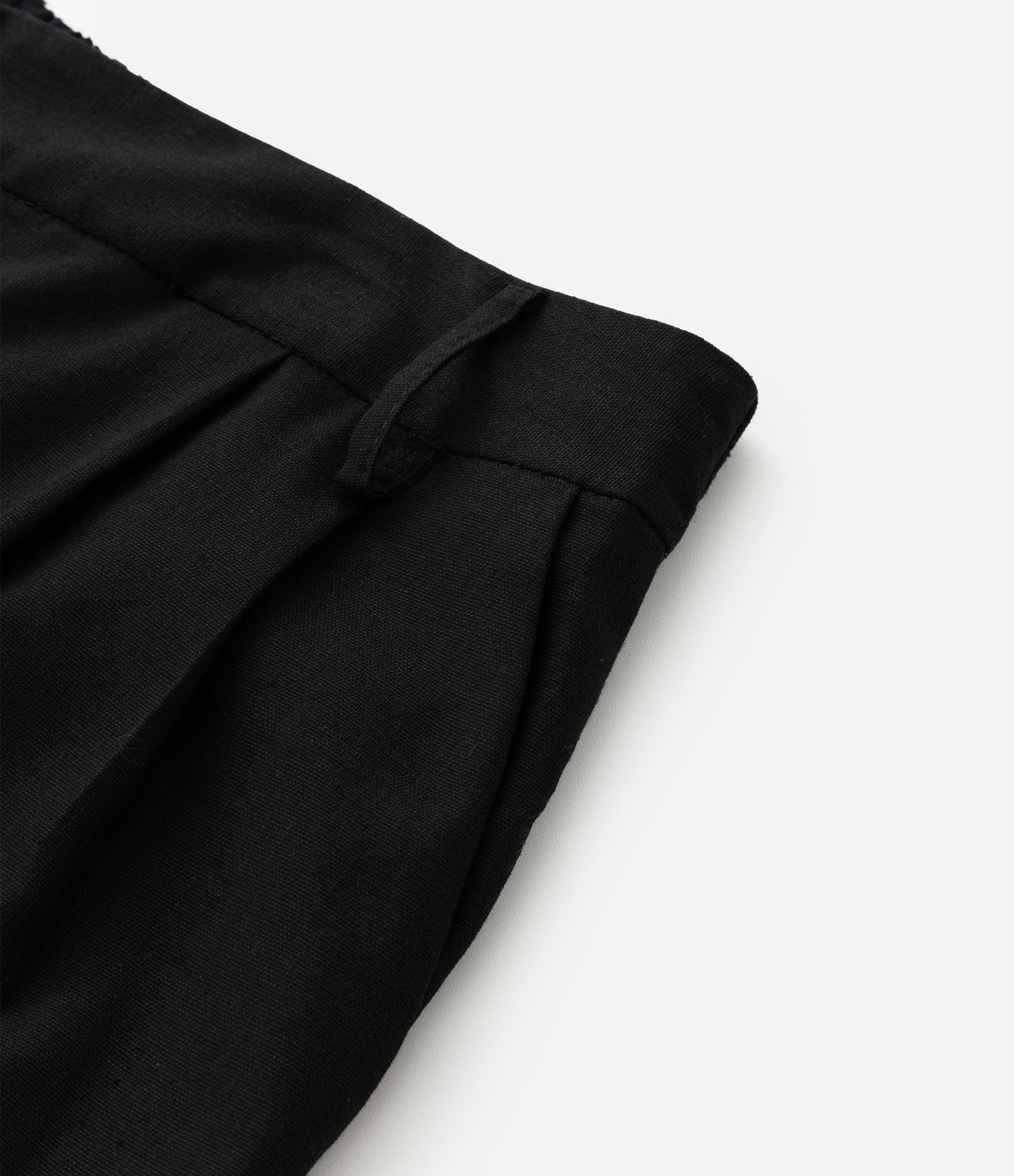 Bermuda com Linho e Pregas Frontais Curve & Plus Size Preto 8