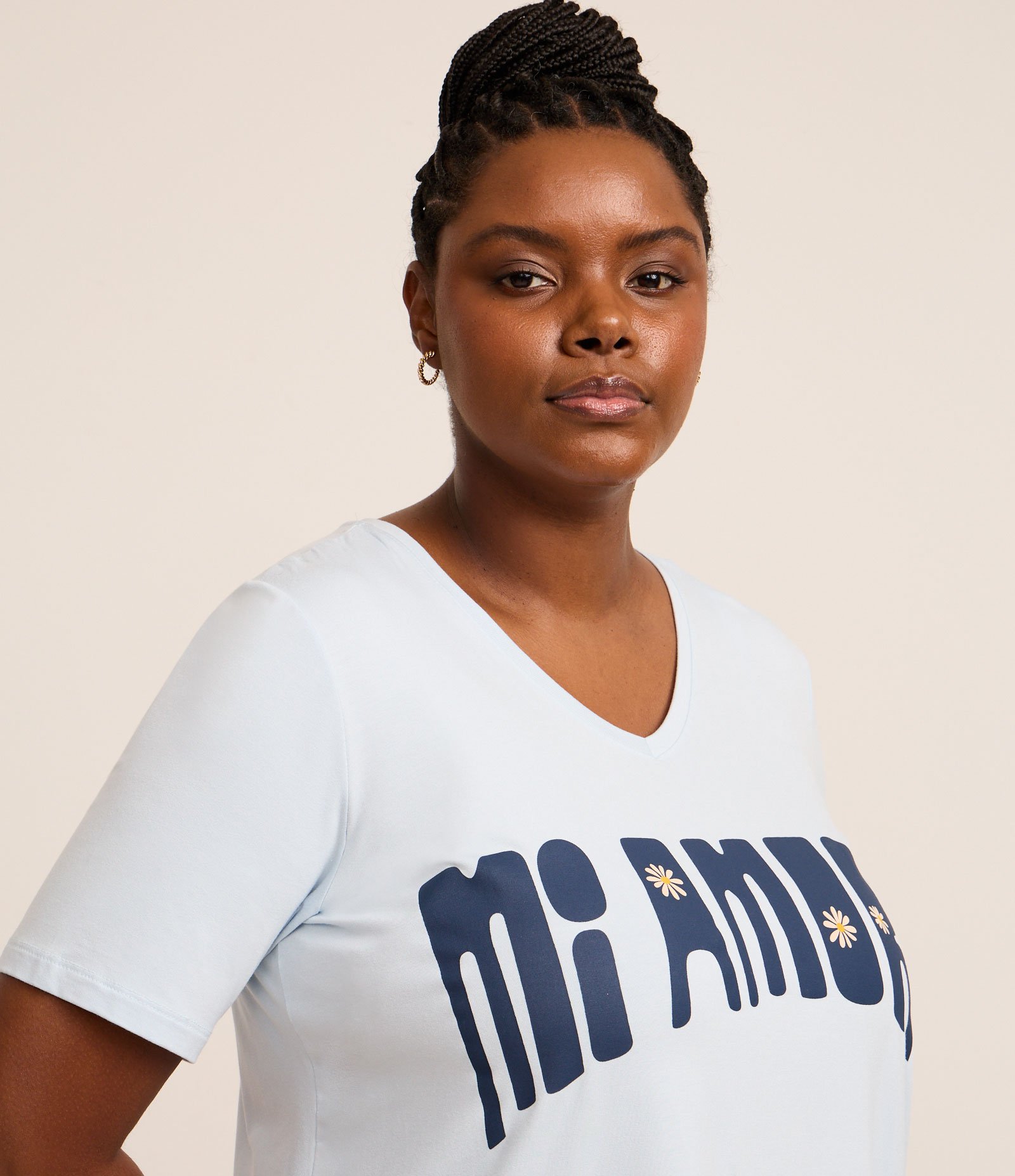 Pijama Curto em Viscolycra com Estampa Mi Amore e Short de Margaridas Curve & Plus Size Azul 2