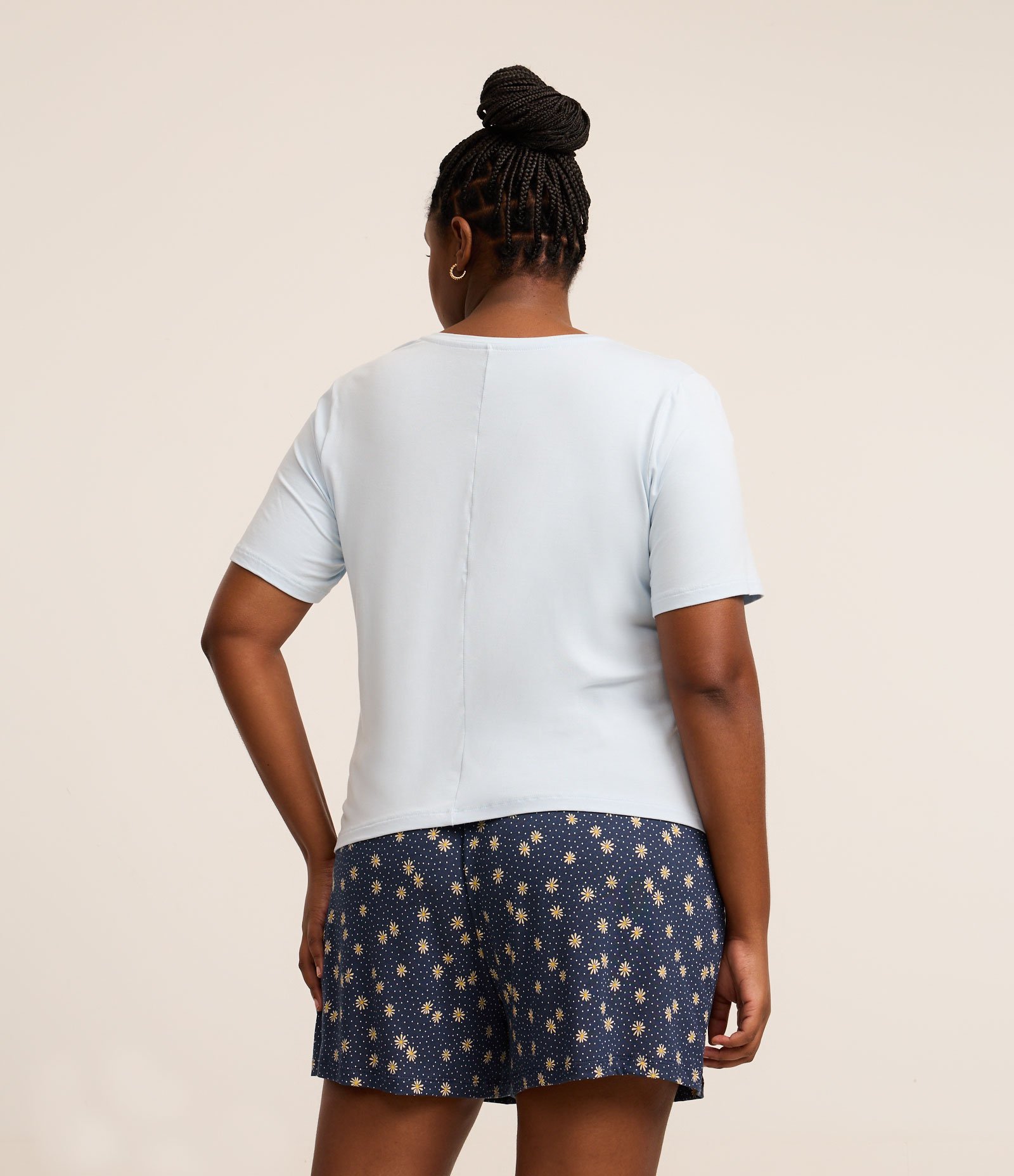 Pijama Curto em Viscolycra com Estampa Mi Amore e Short de Margaridas Curve & Plus Size Azul 4