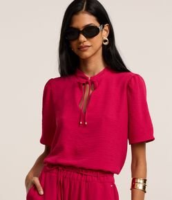 Blusa em Crepe com Amarração na Gola Padre