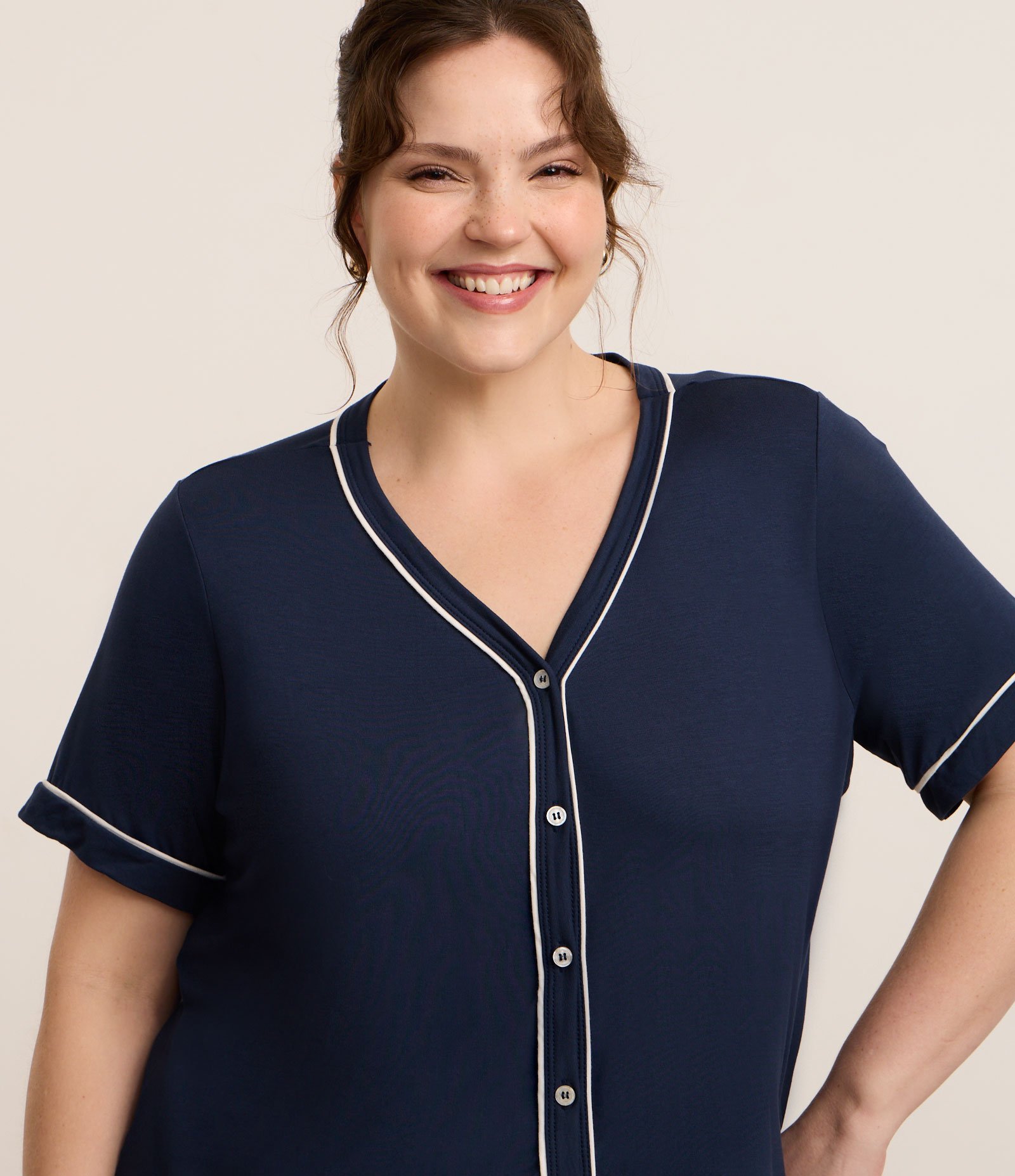 Pijama Curto em Viscolycra com Botões Frontais e Viés Contrastante Curve & Plus Size Azul 2