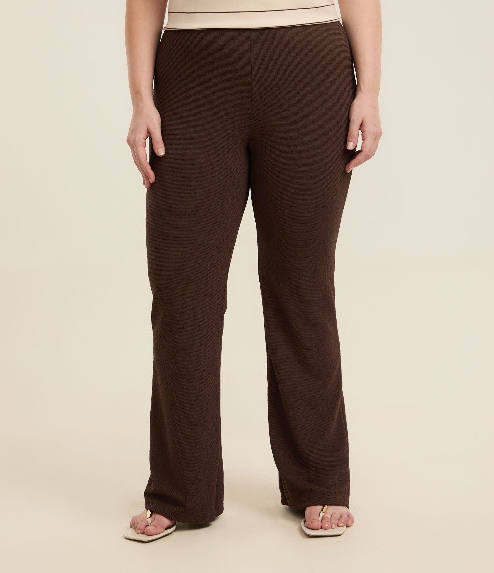 Calça Flare em Ribana Curve & Plus Size Marrom 2
