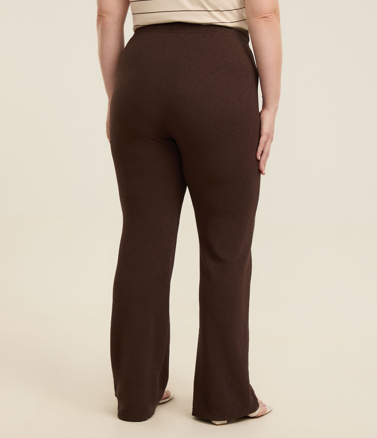 Calça Flare em Ribana Curve & Plus Size Marrom 4