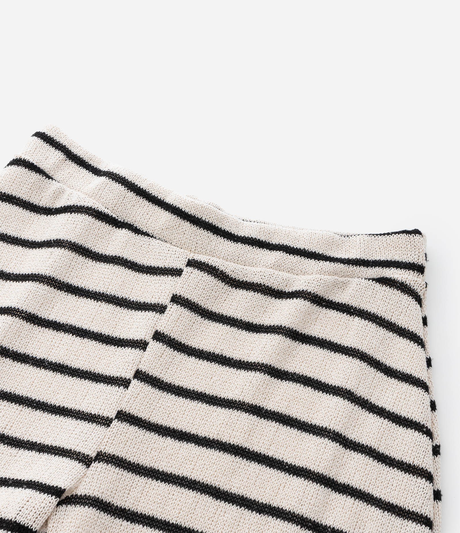 Calça Pantacourt com Efeito Crochê e Listras Curve & Plus Size Bege/Preto 8