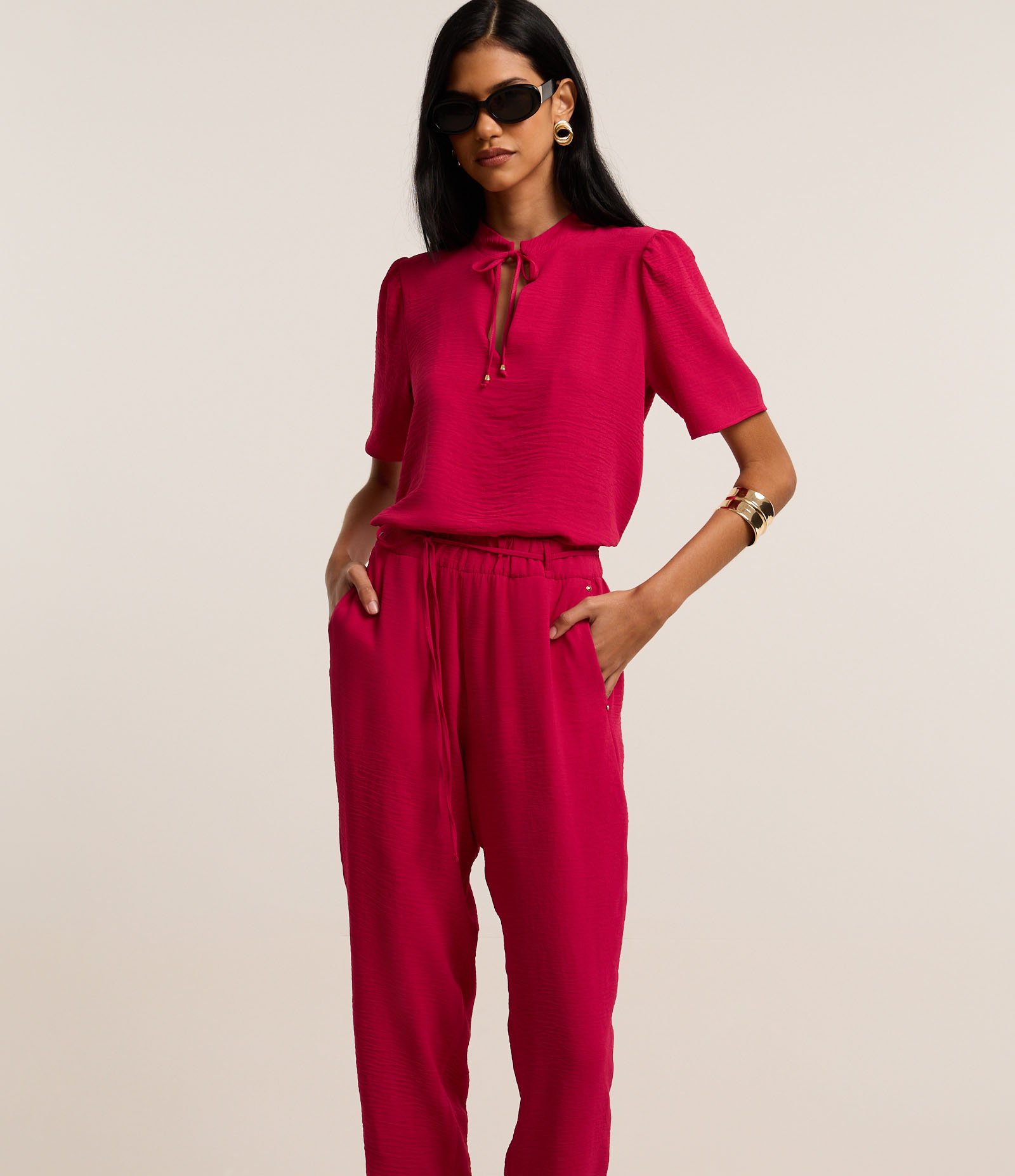 Calça Cenoura com Cintura Alta e Amarração Rosa Cereja 2