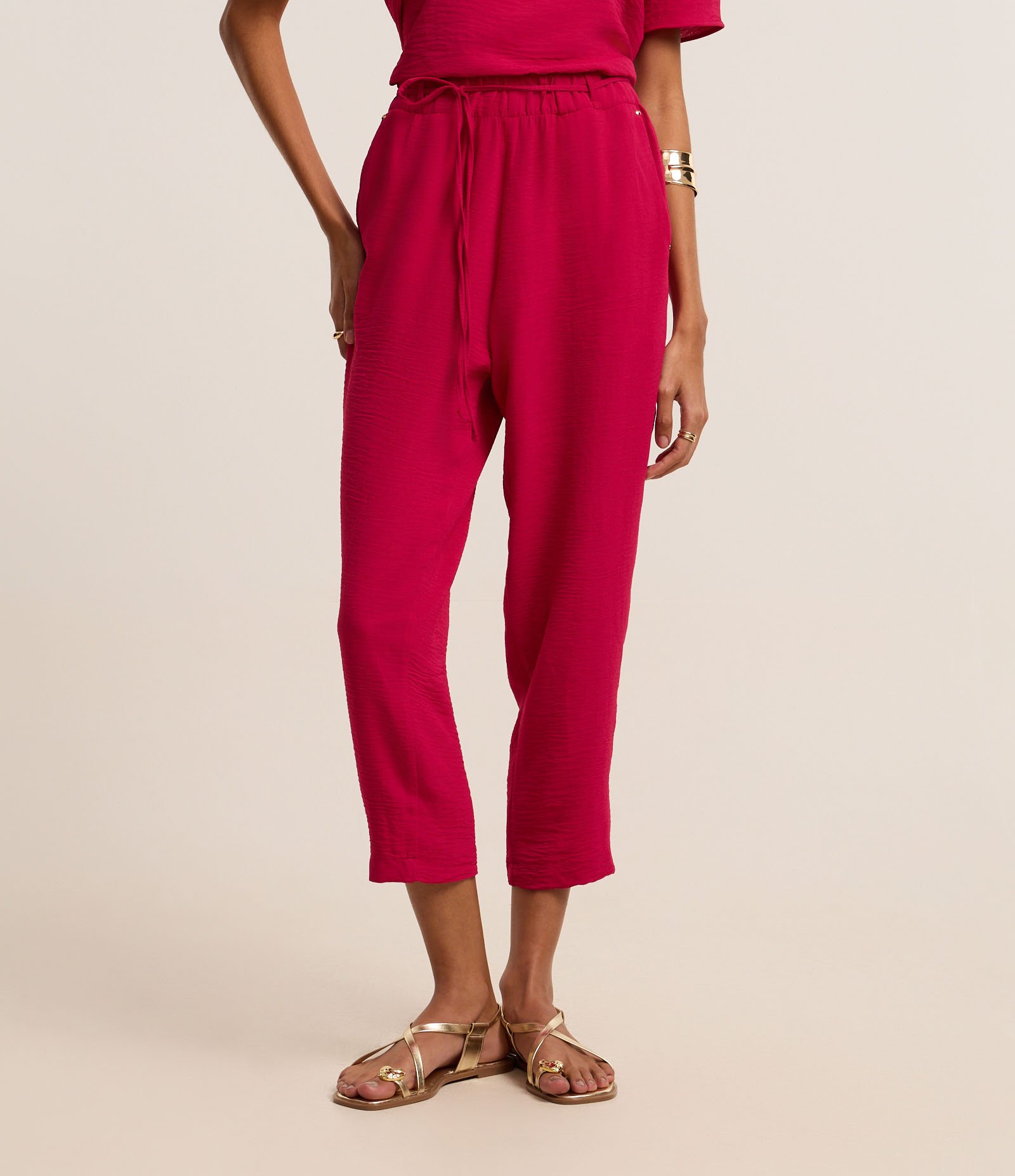 Calça Cenoura com Cintura Alta e Amarração Rosa Cereja 3