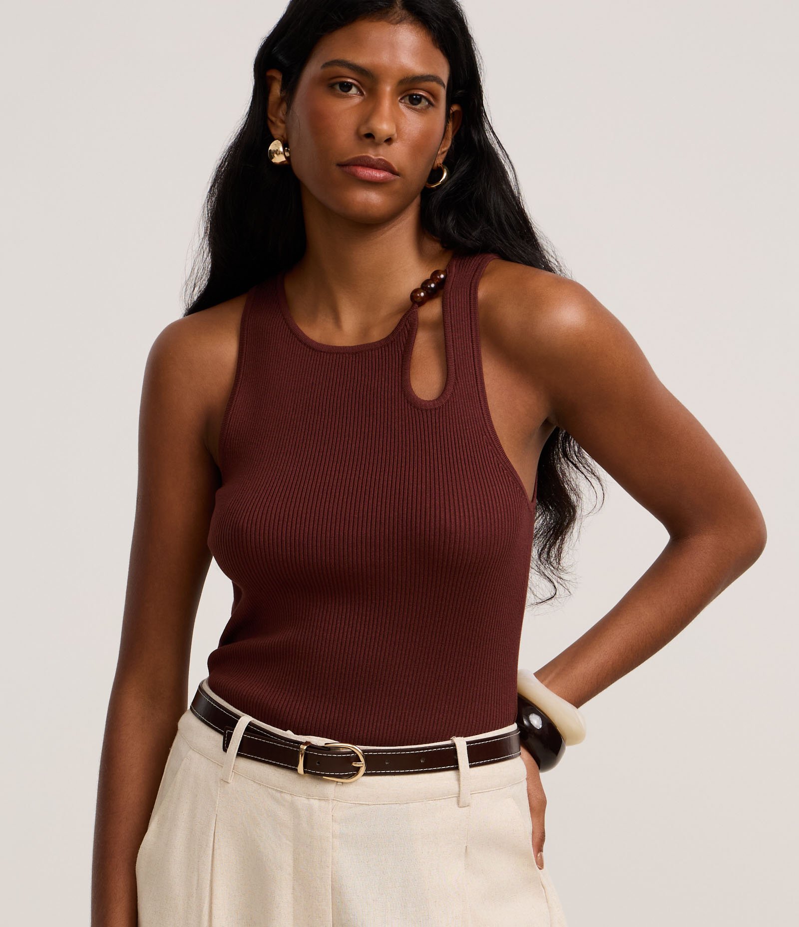 Blusa em Tricô com Decote U e Miçanga no Deocte Marrom 1