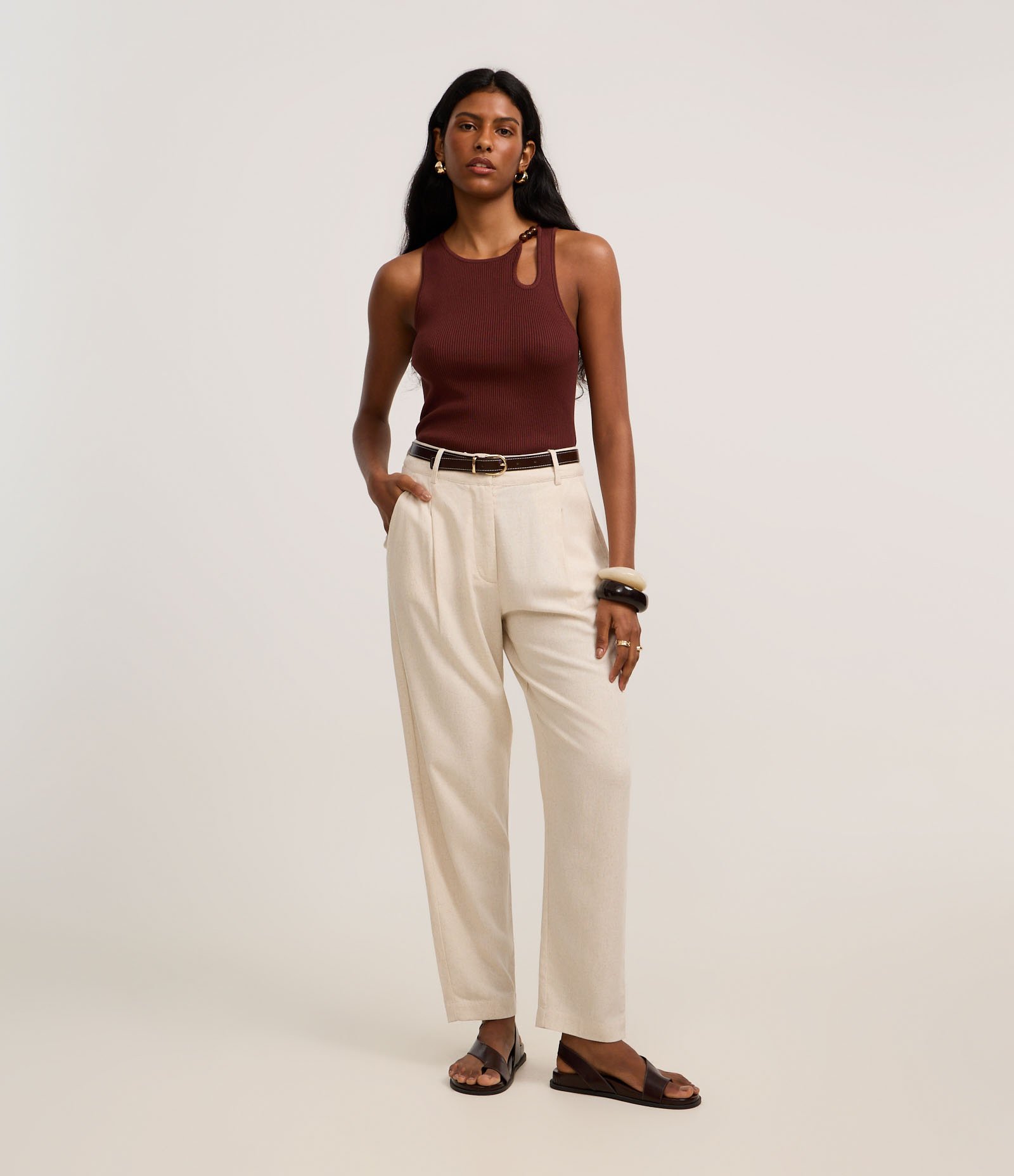 Blusa em Tricô com Decote U e Miçanga no Deocte Marrom 2