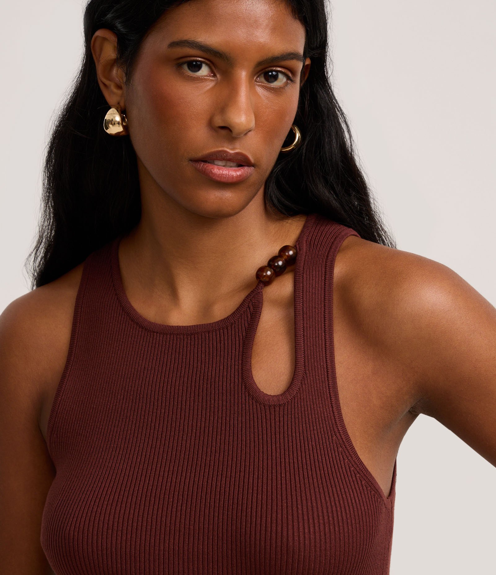 Blusa em Tricô com Decote U e Miçanga no Deocte Marrom 3