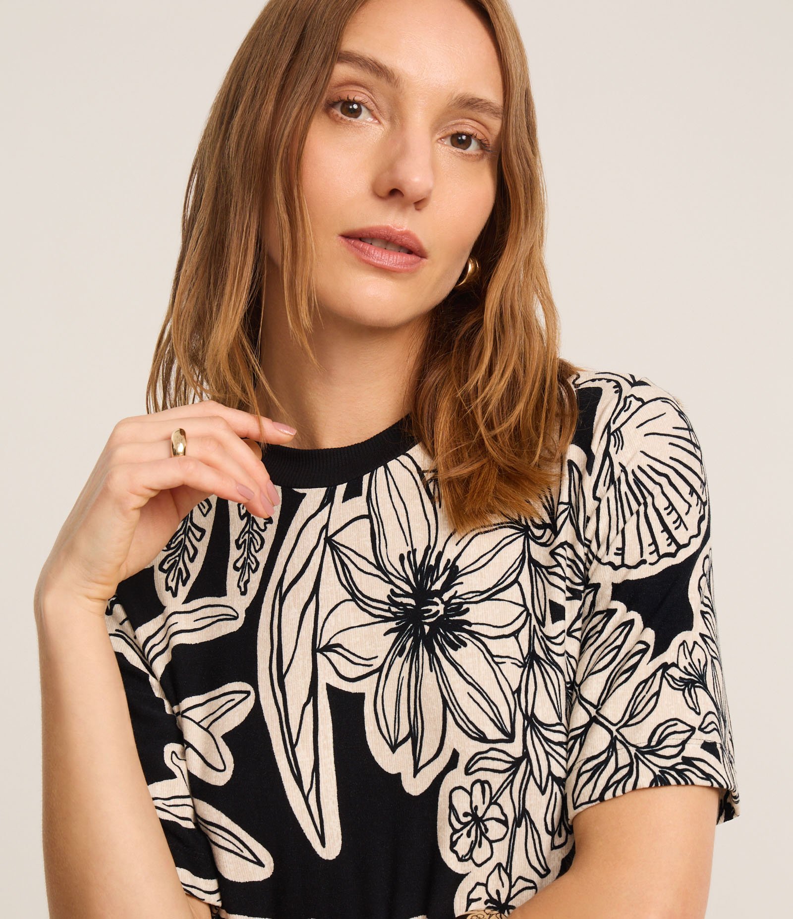 Vestido Curto em Viscose com Estampa Folhagem Preto/Off White 3