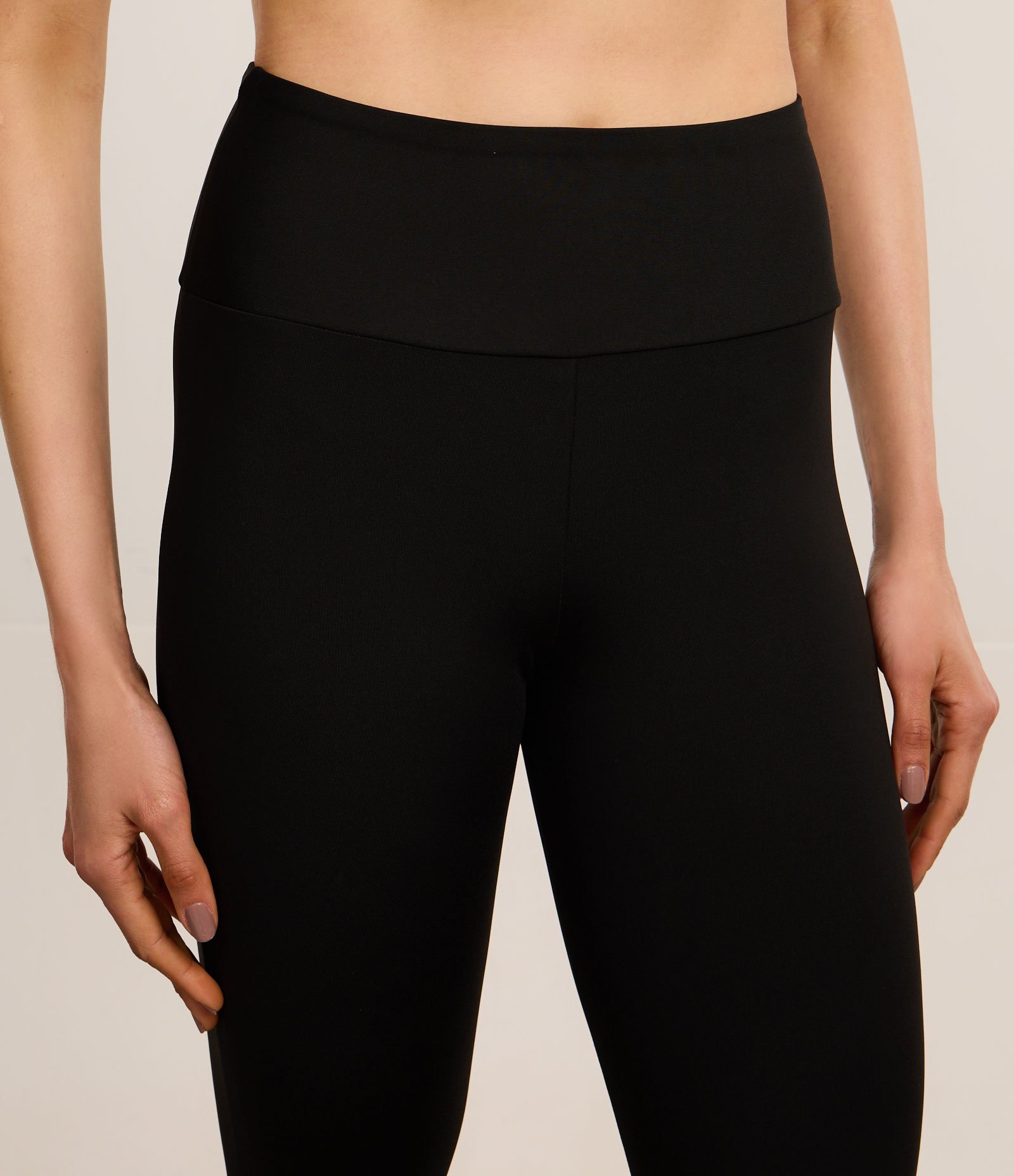 Calça Legging Flare Esportiva em Microfibra com Fenda Lateral Preto 3