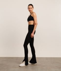 Calça Legging Flare Esportiva em Microfibra com Fenda Lateral