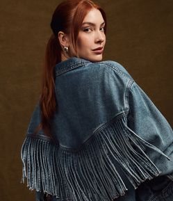 Jaqueta Western em Jeans com Franjas Curve & Plus Size