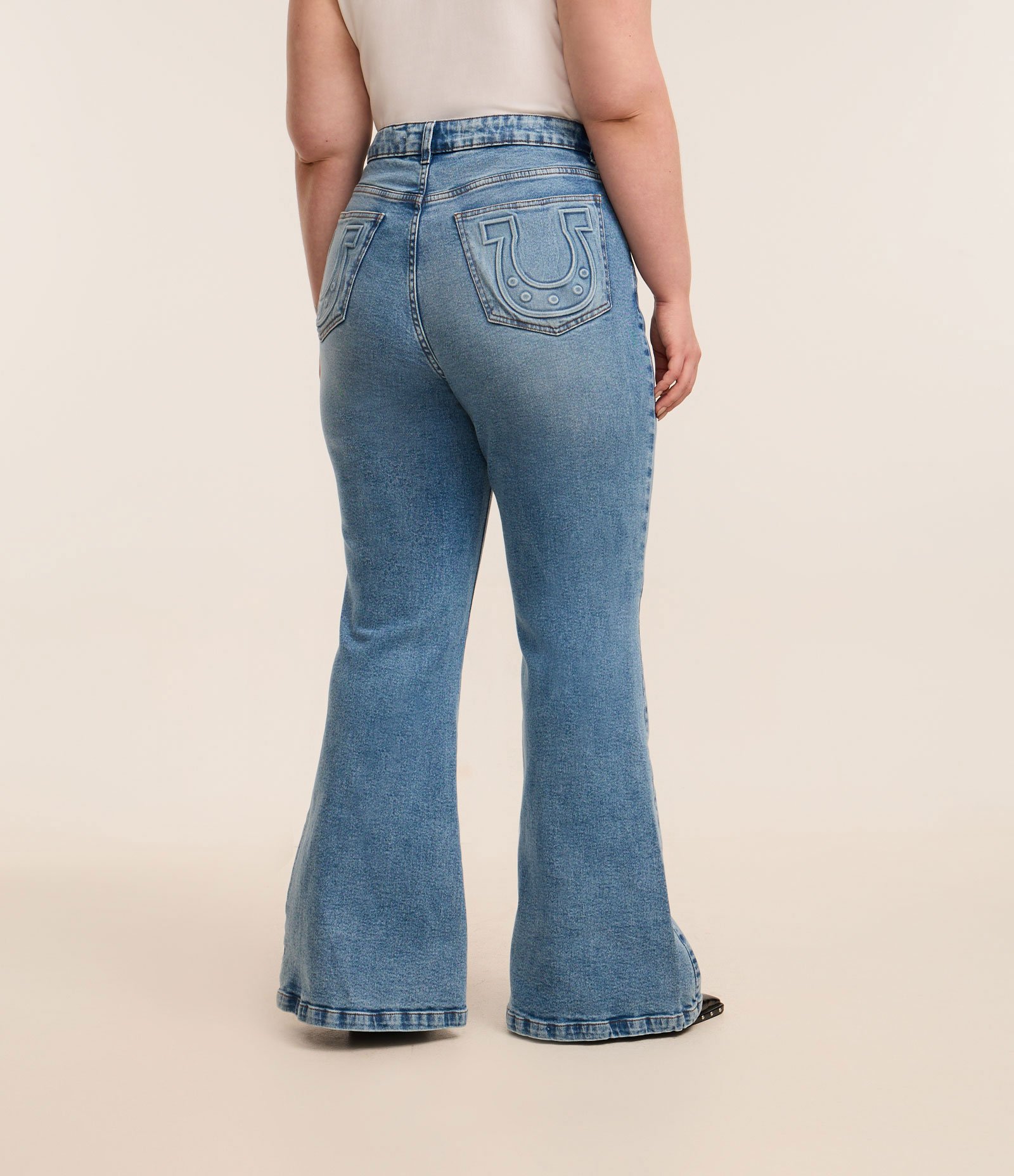 Calça Flare em Jeans com Bolsos Detalhados Curve & Plus Size Azul 6
