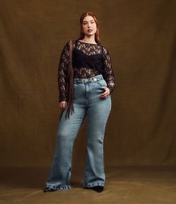 Calça Flare em Jeans com Bolsos Detalhados Curve & Plus Size