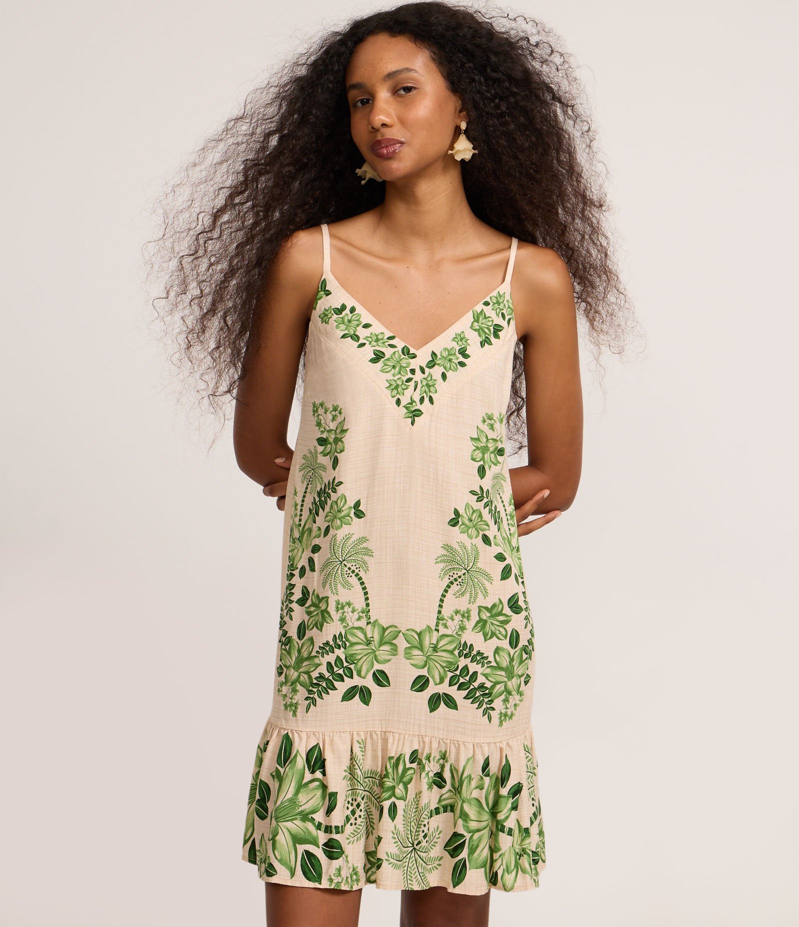 Vestido Evasê Curto em Viscose com Estampa Folhagem Bege 2