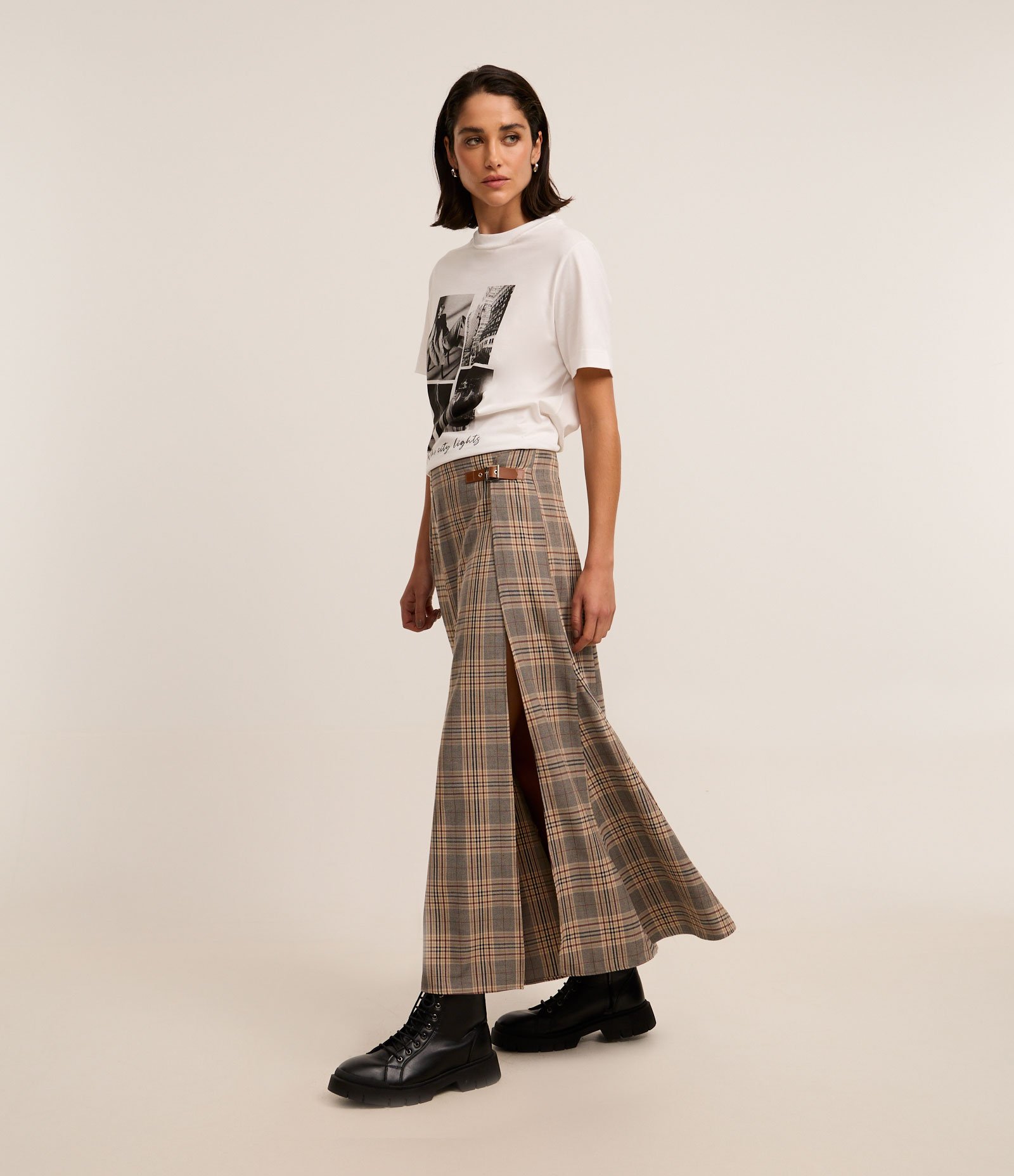 Saia Godê Longa em Alfaiataria Xadrez com Detalhe Lateral Marrom 1