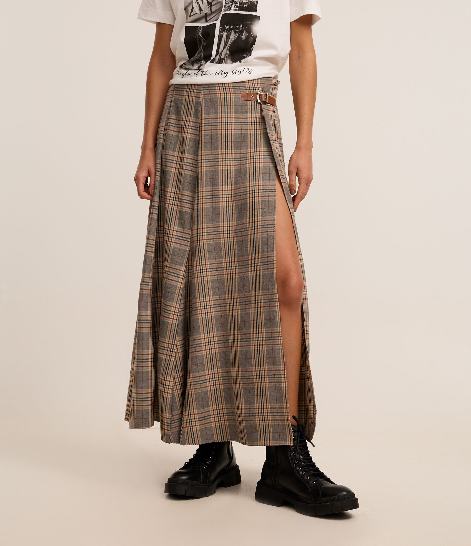 Saia Godê Longa em Alfaiataria Xadrez com Detalhe Lateral Marrom 2