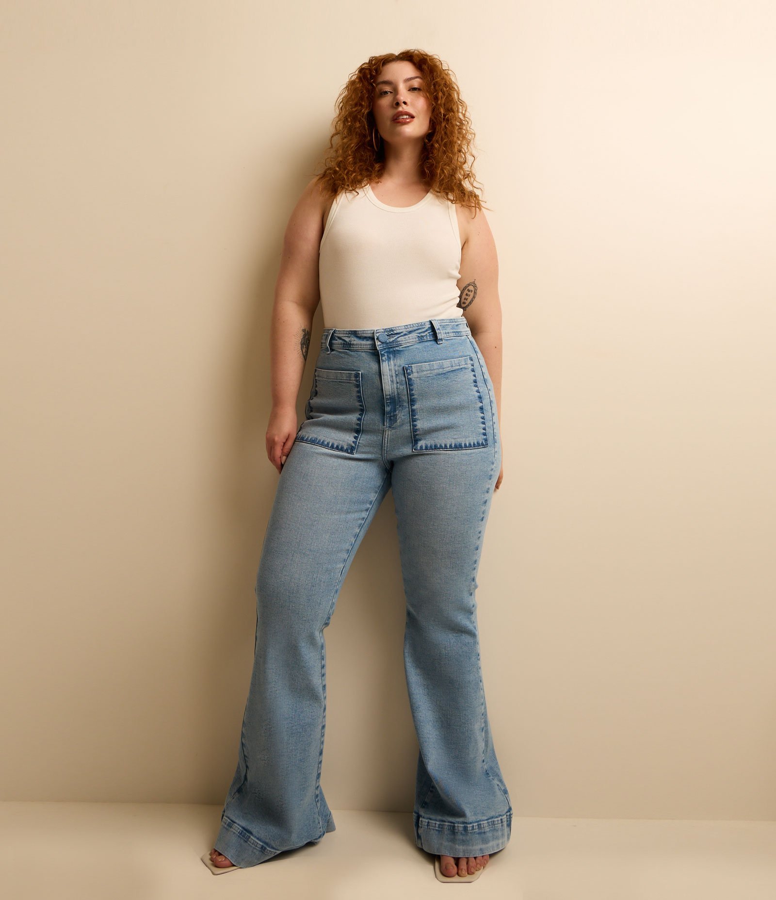 Calça Flare em Jeans com Bordado nos Bolsos Curve & Plus Size Azul 5
