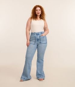 Calça Flare em Jeans com Bordado nos Bolsos Curve & Plus Size