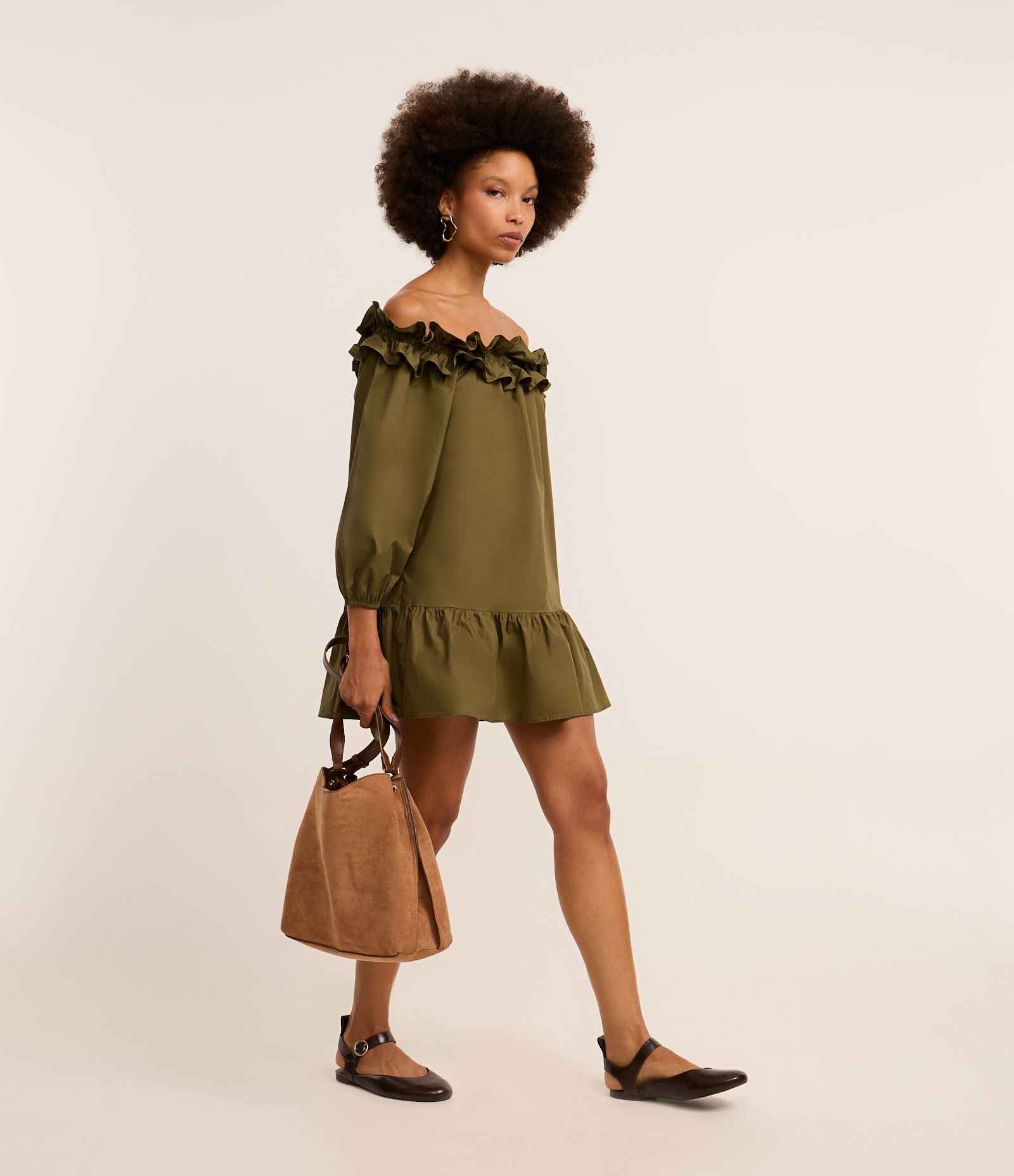 Vestido Curto em Tricoline com Babado e Decote Ombro a Ombro Verde 3