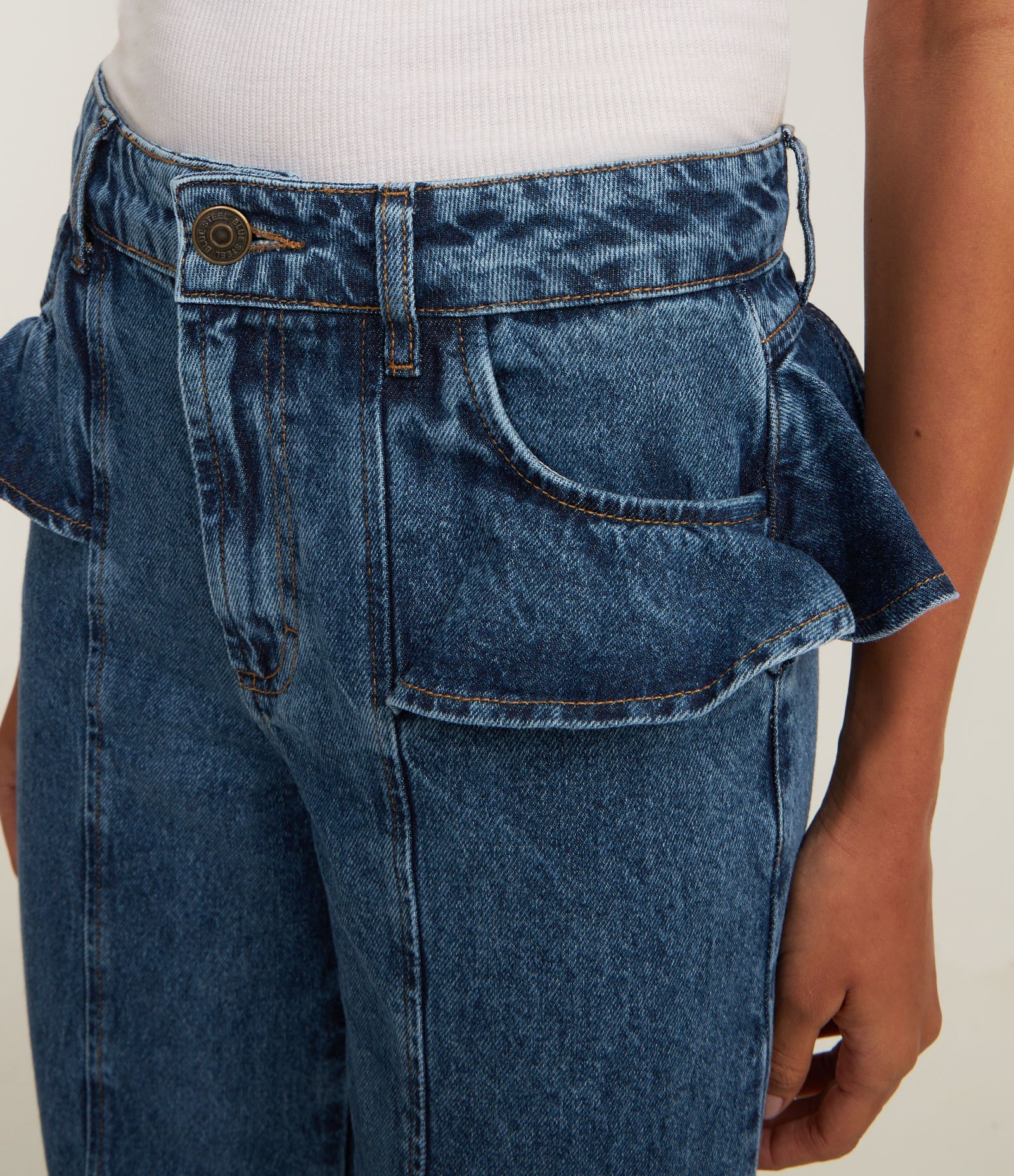 Calça Reta em Jeans com Detalhe de Saia Aplicada Azul 4