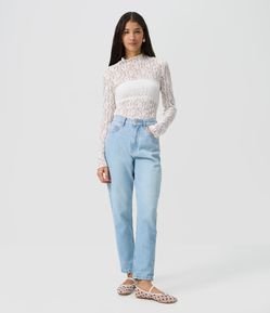 Calça Mom Básica em Jeans com Cintura Alta