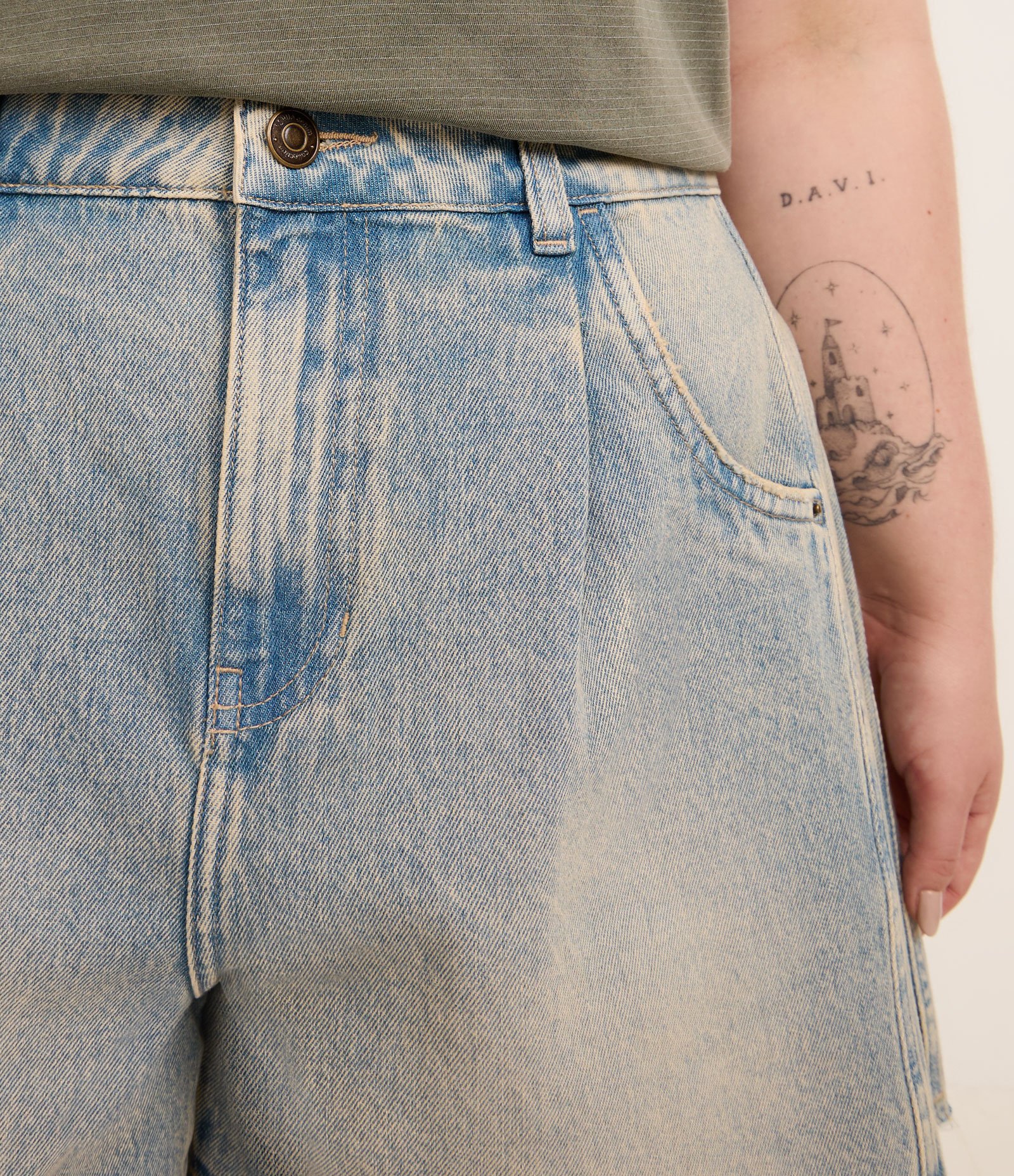 Short Evasê em Jeans Dirty com Barra a Fio Curve & Plus Size Azul 3