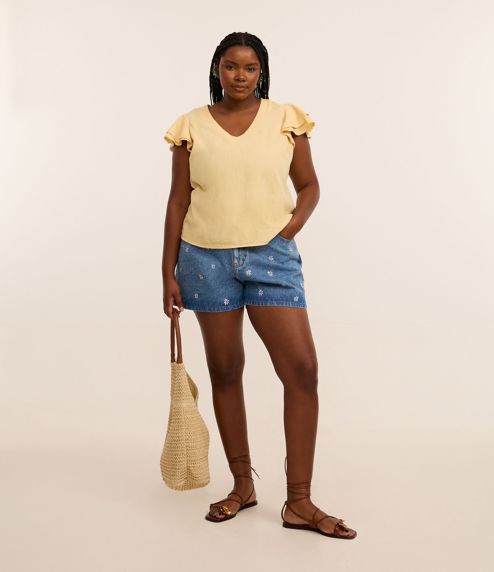 Short Mom com Bordado de Margarina Curve & Plus Size Azul 1