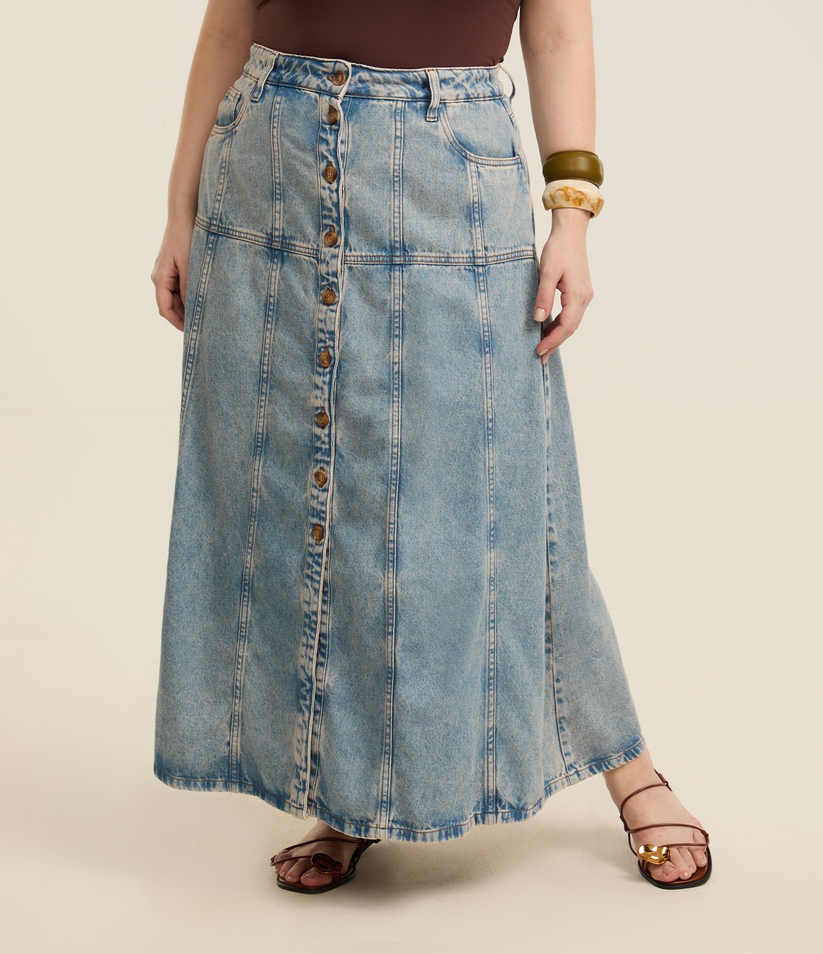 Saia Midi em Jeans com Recortes e Botões Curve & Plus Size Azul 2