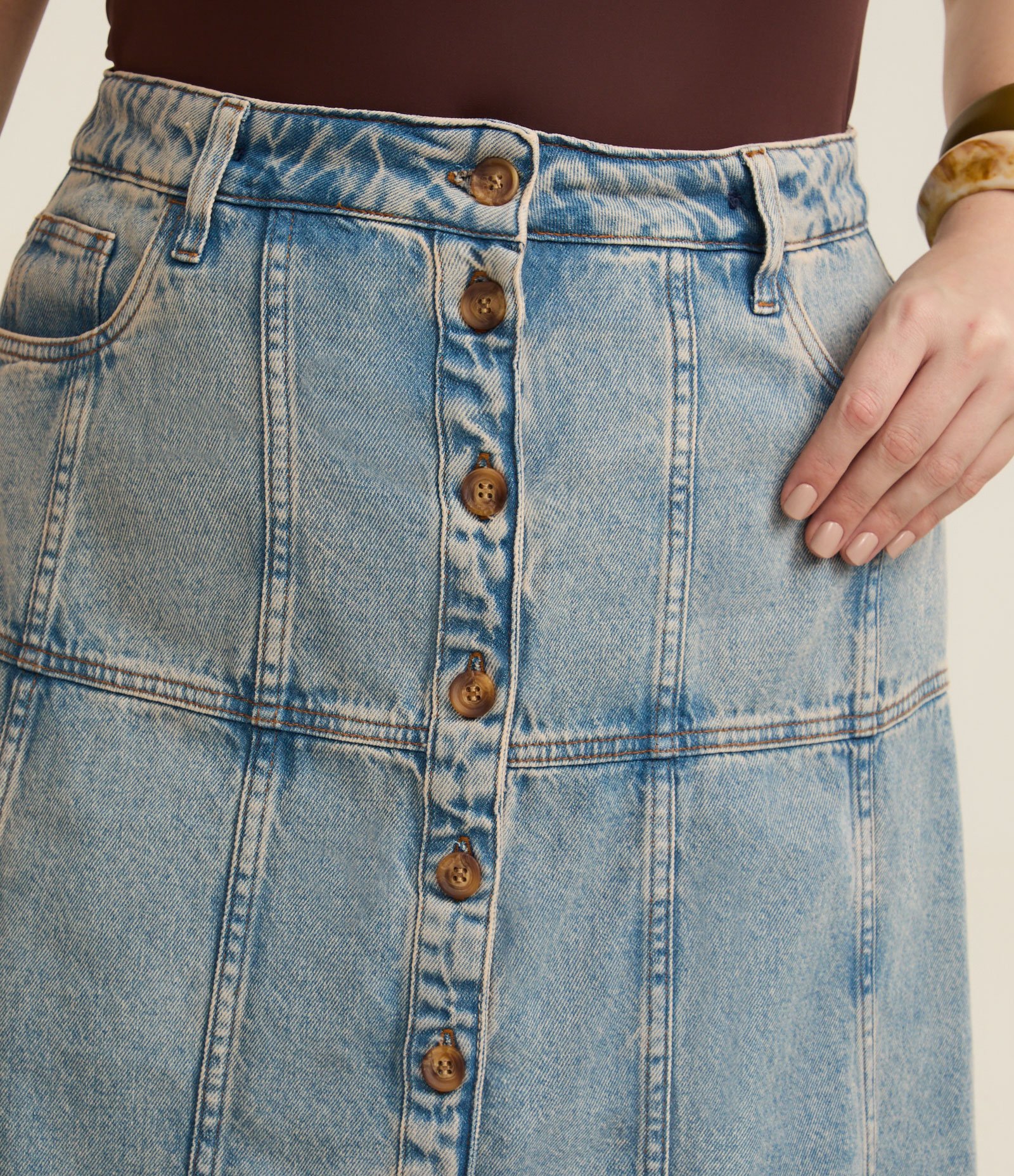 Saia Midi em Jeans com Recortes e Botões Curve & Plus Size Azul 3