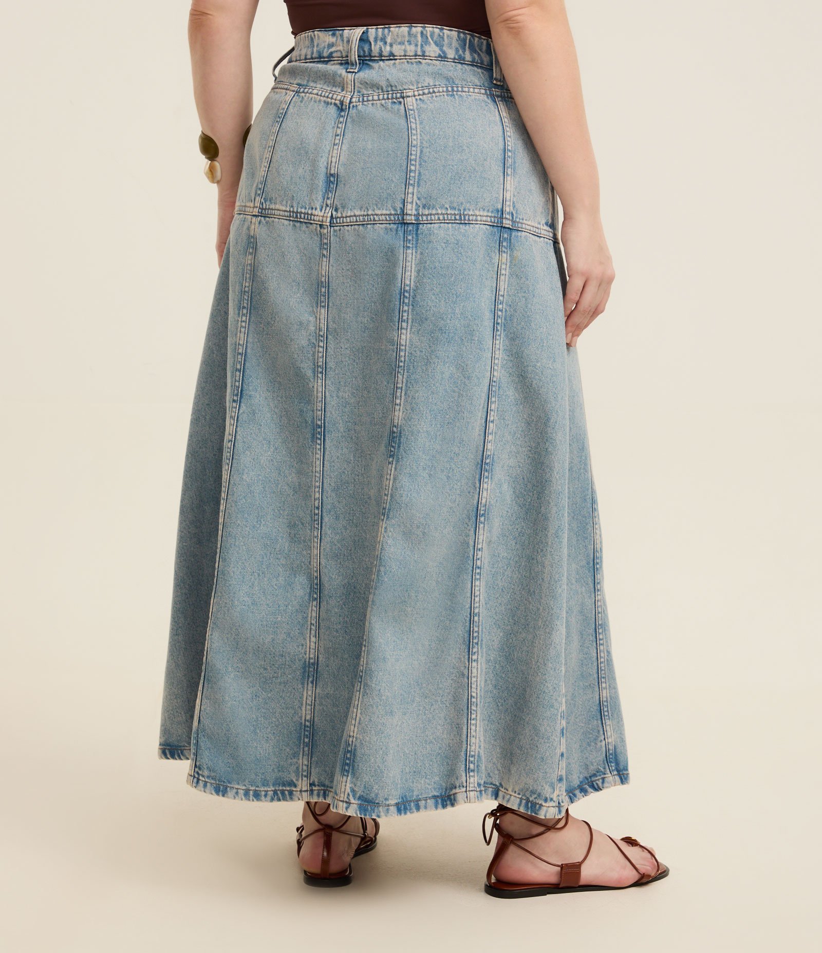 Saia Midi em Jeans com Recortes e Botões Curve & Plus Size Azul 5