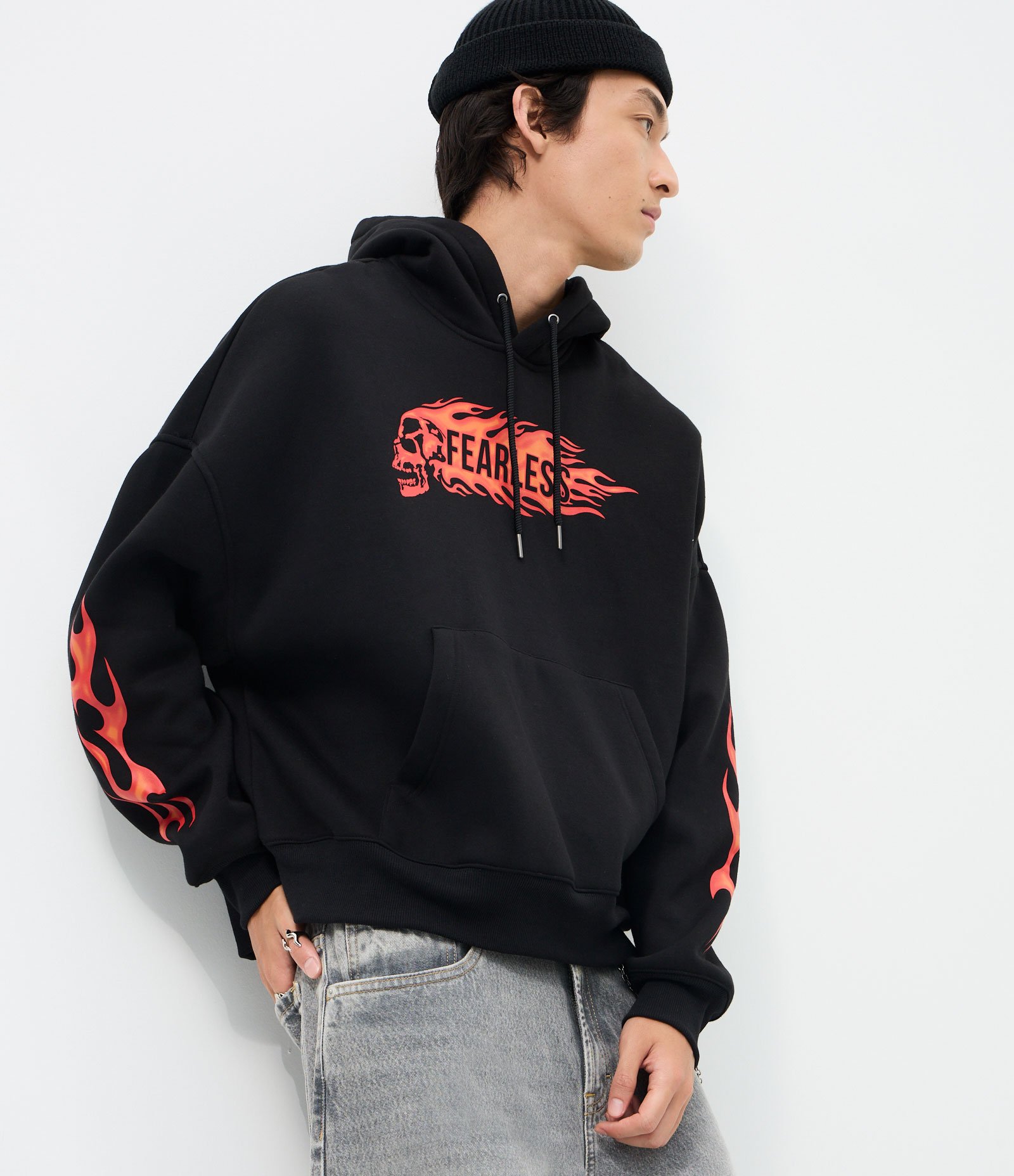 Casaco Oversized em Moletom com Capuz e Estampa Lettering chamas Preto 2