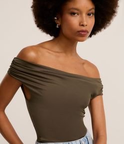 Blusa em Helanca com Decote Ombro a Ombro