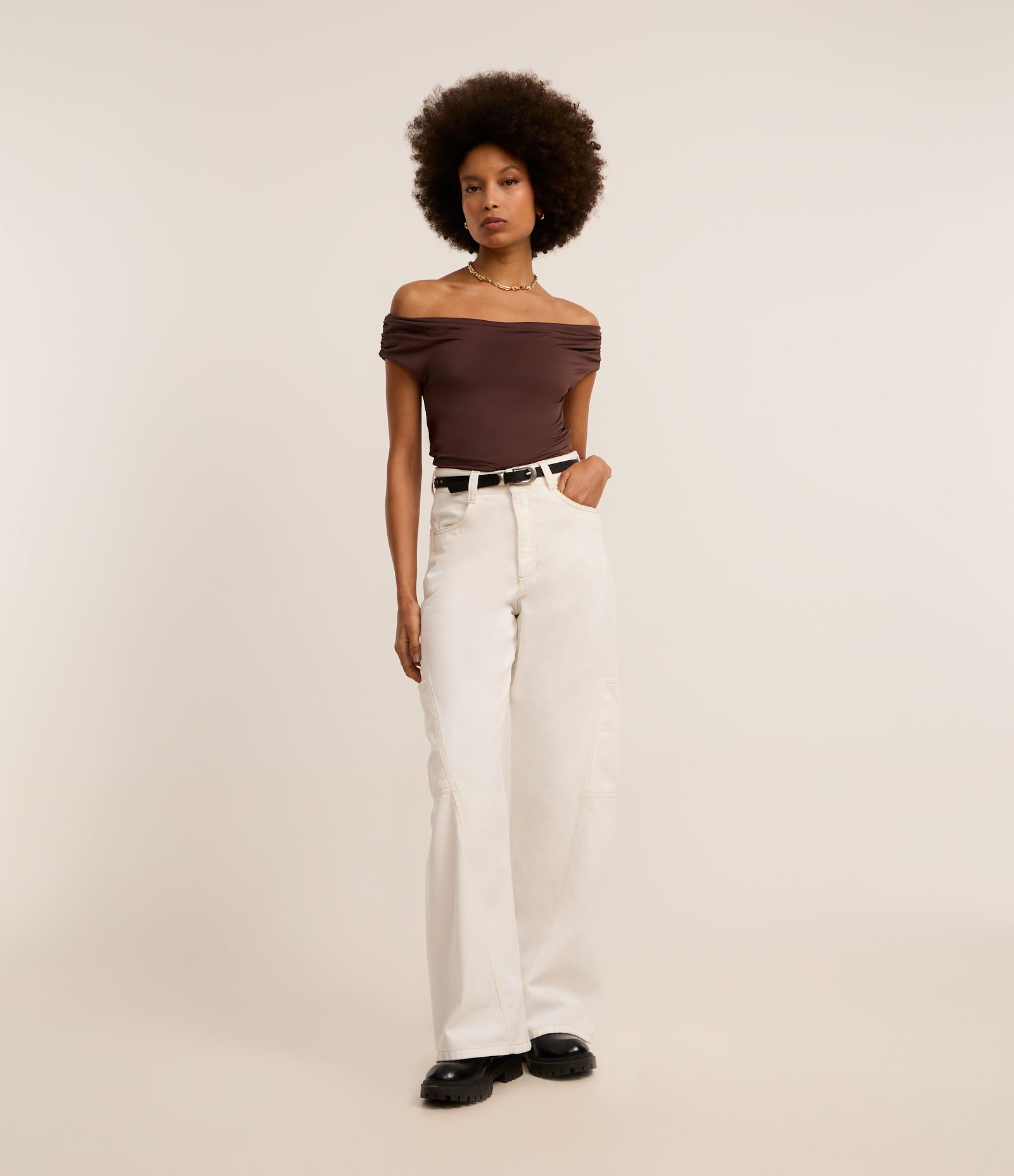 Blusa em Helanca com Decote Ombro a Ombro Marrom 2