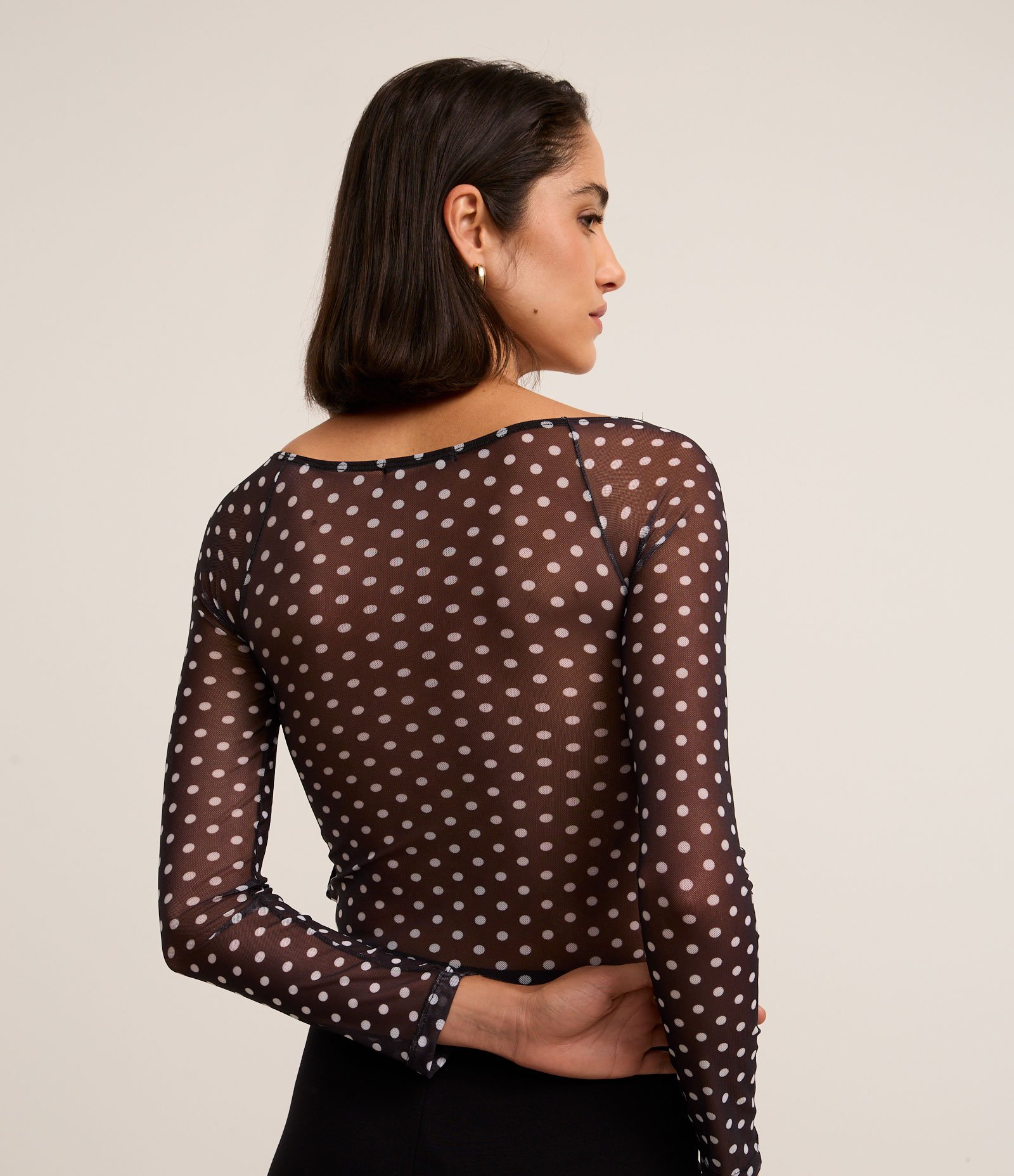 Blusa em Tule Poá com Torcidinho no Busto Preto 3