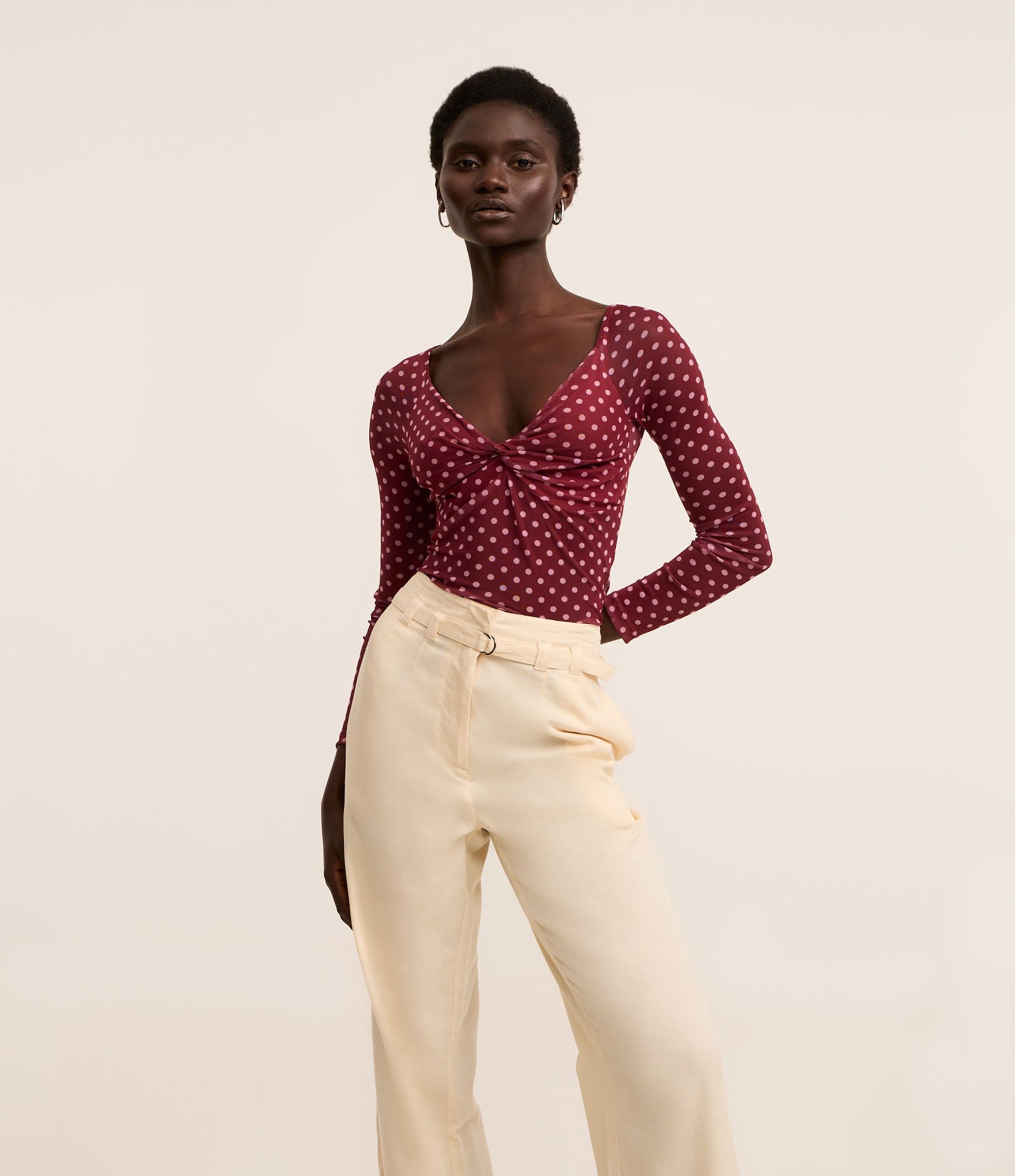 Blusa em Tule Poá com Torcidinho no Busto Vermelho 2