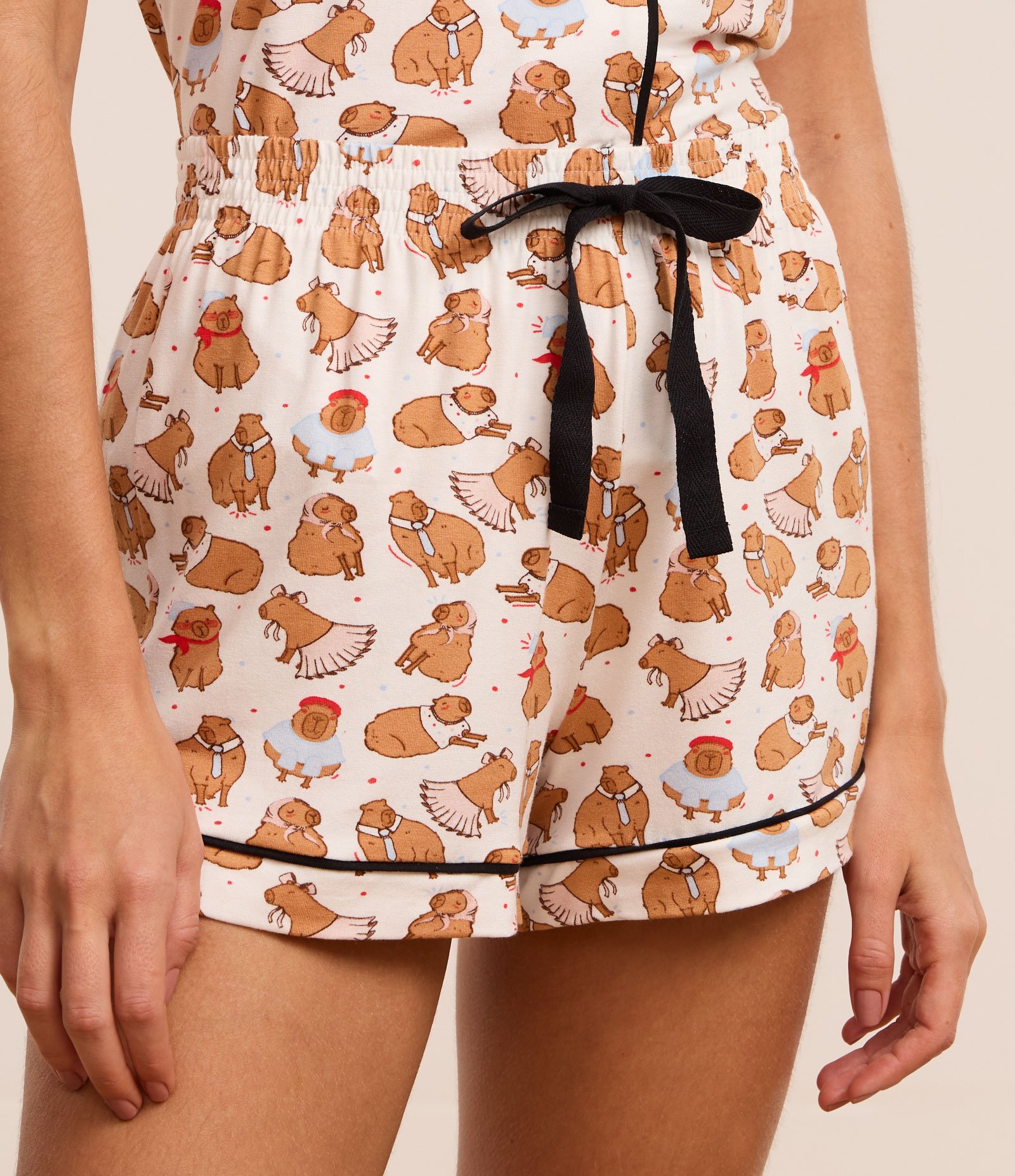 Pijama Short Doll Americano em Viscose com Estampa de Capivaras Divertidas Branco 3