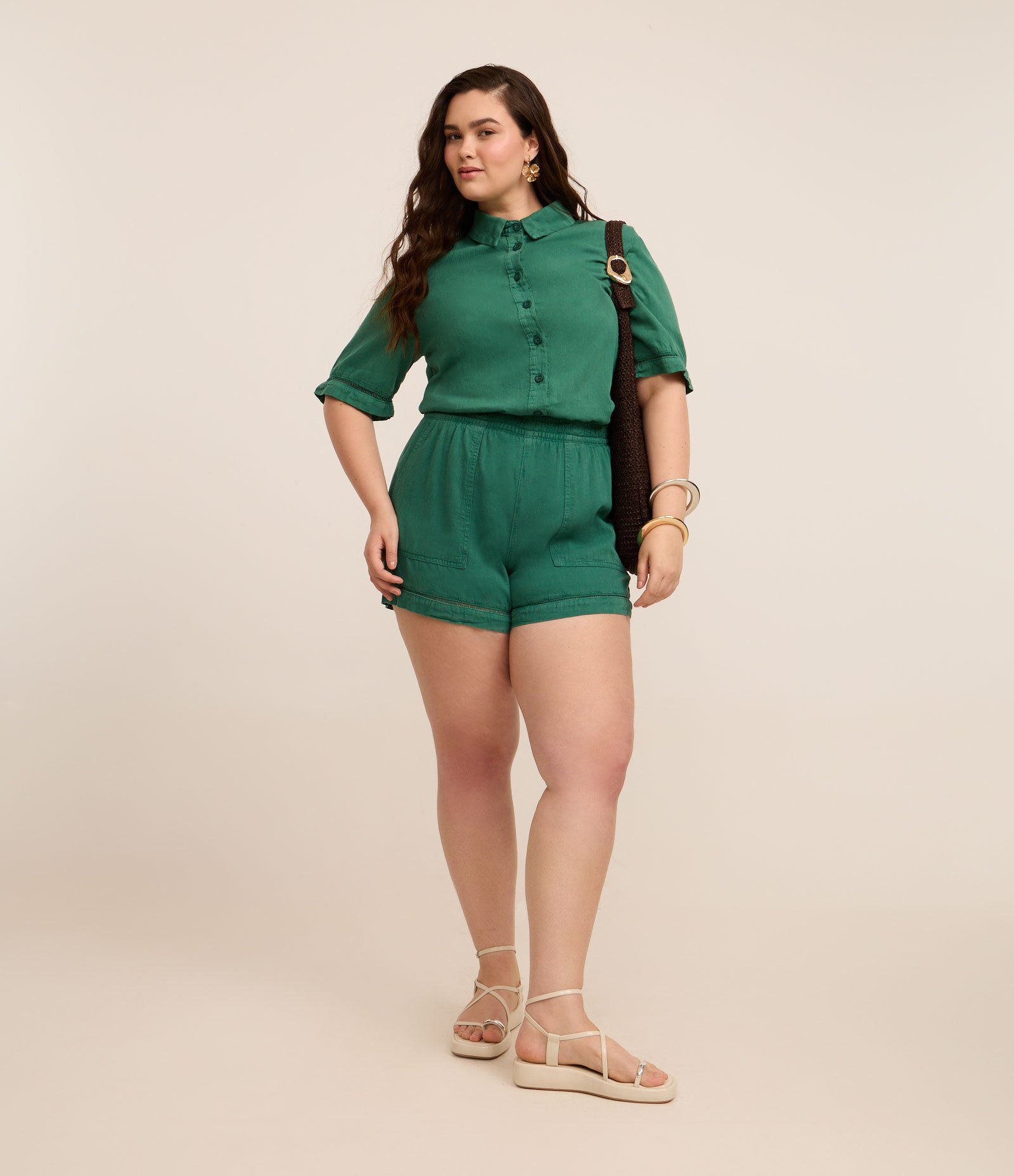Camisa em Sarja Leve com Detalhe de Entremeios Curve & Plus Size Verde 2