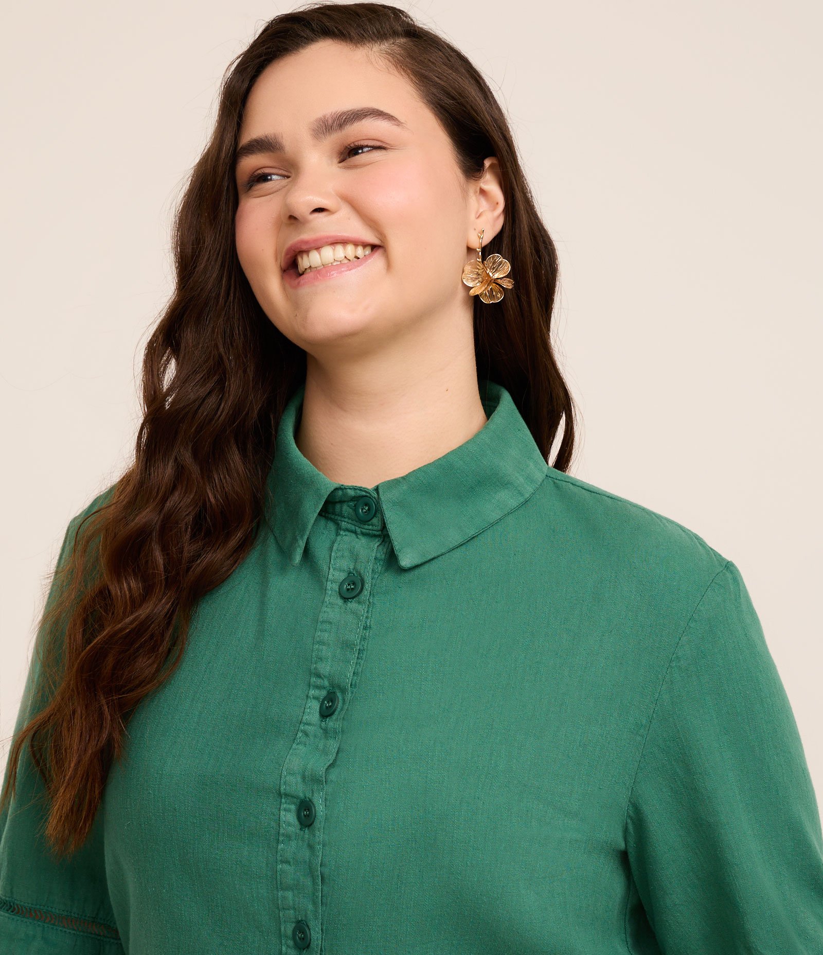 Camisa em Sarja Leve com Detalhe de Entremeios Curve & Plus Size Verde 3