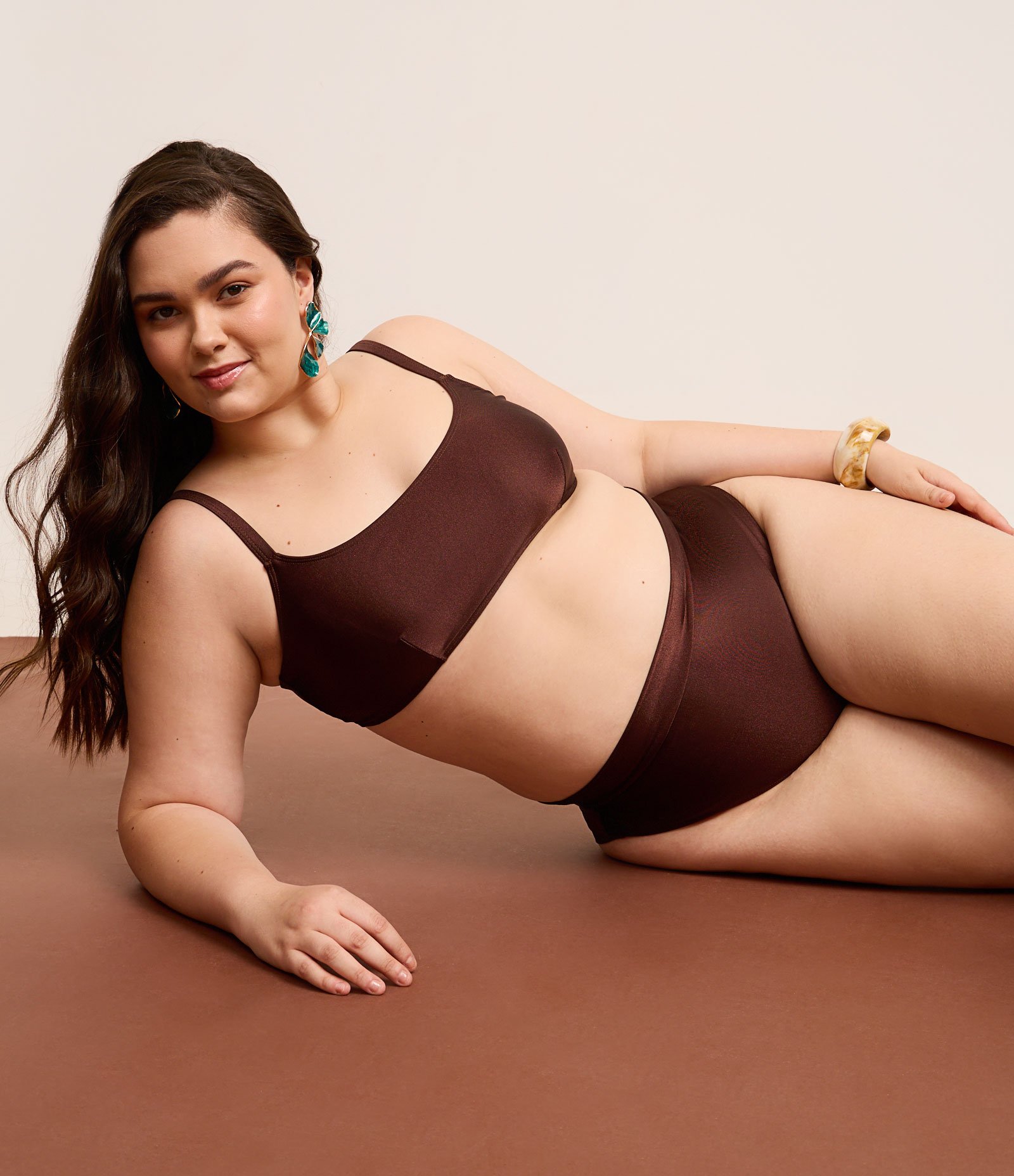 Biquíni Calcinha Hot Pants Microfibra Brilhante com Fio Duplo Curve e Plus Size Marrom 1