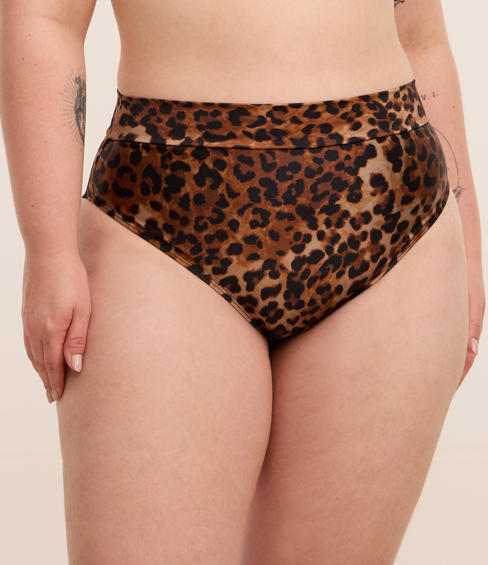 Biquíni Calcinha Hot Pants em Microfibra Animal Print Onça com Fio Duplo Curve & Plus Size Marrom 2
